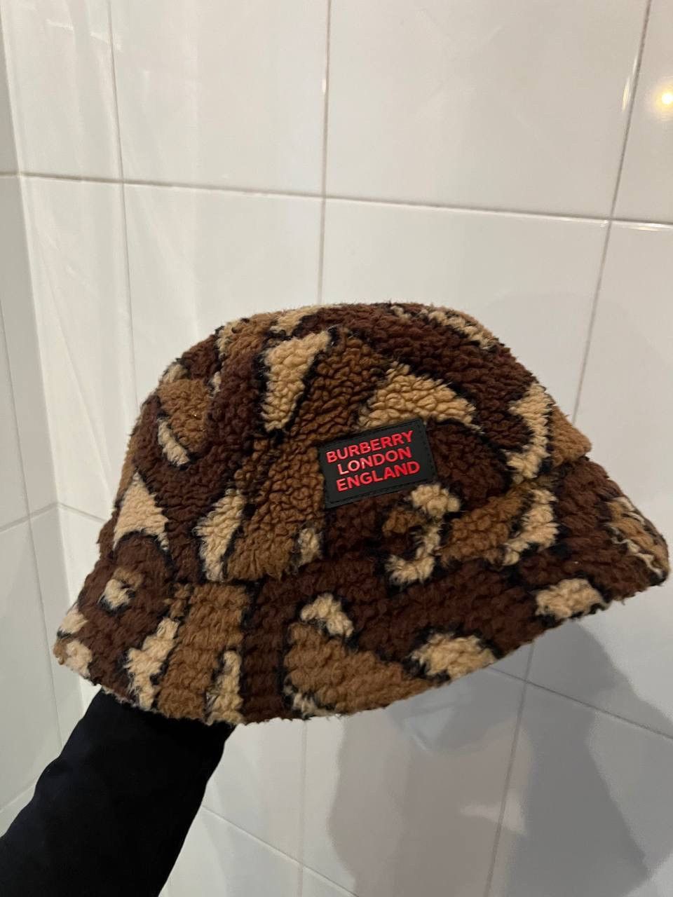 Burberry Burberry monogram sherpa bucket hat Size ONE SIZE - 12 Thumbnail
