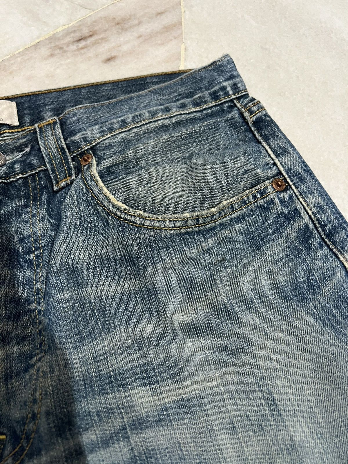 Levi's × Levi's Vintage Clothing VINTAGE LEVIS 501 DISTRESSED JEAN Size US 31 - 11 Thumbnail