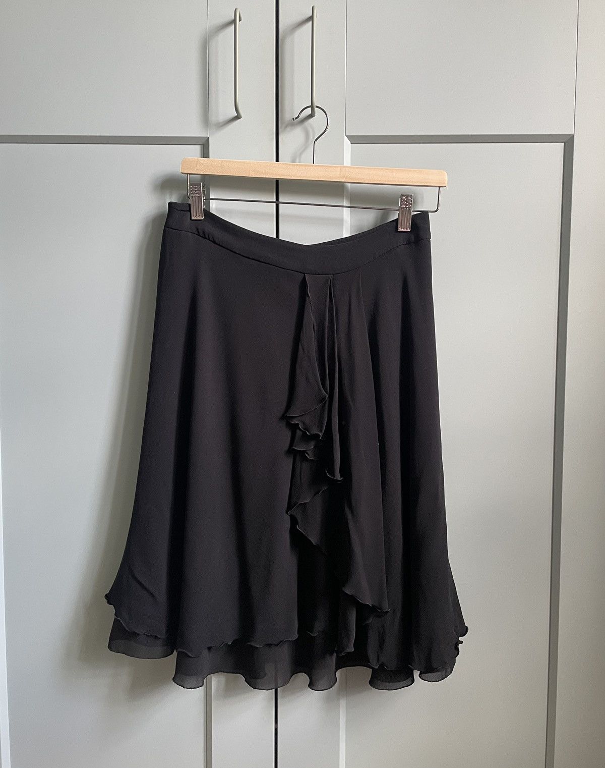 Armani Collezioni Vintage Armani Silk Ruffle Skirt Size 30" / US 8 / IT 44 - 1 Thumbnail