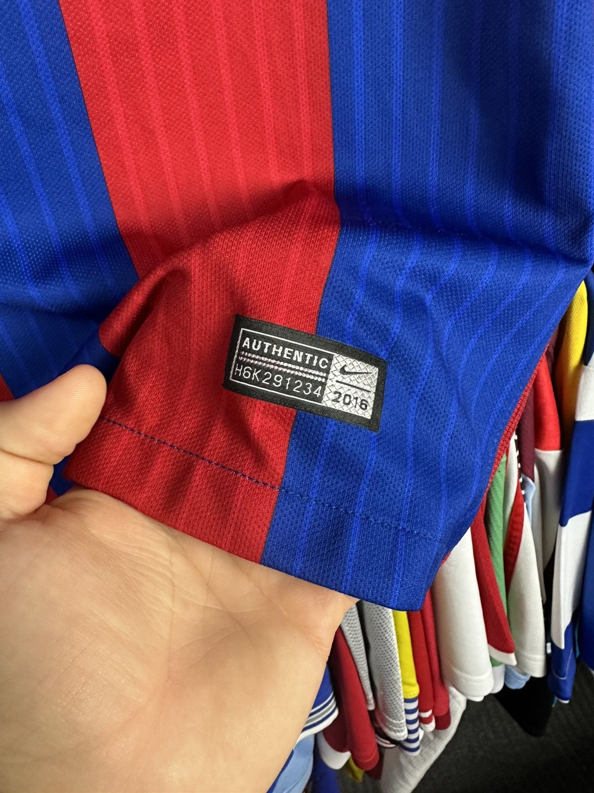 Nike NIKE BARCELONA 2016 2017 HOME FOOTBALL SHIRT SOCCER JERSEY Size US S / EU 44-46 / 1 - 7 Thumbnail