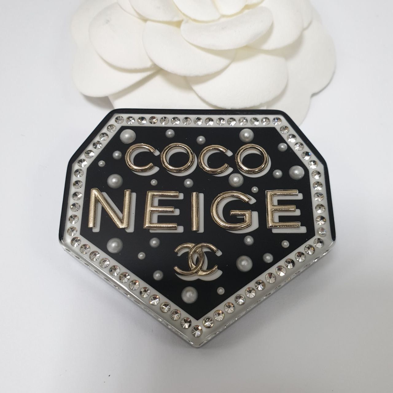 Chanel Chanel Coco Neige Pearls & Crystals Brooch Size ONE SIZE - 1 Thumbnail