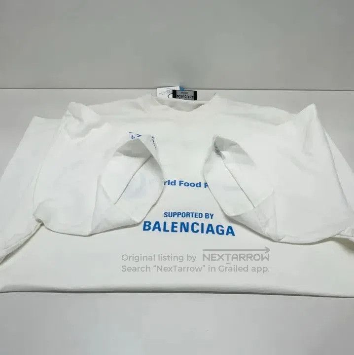 Balenciaga Balenciaga World Food Programme Logo T. Size US M / EU 48-50 / 2 - 5 Thumbnail