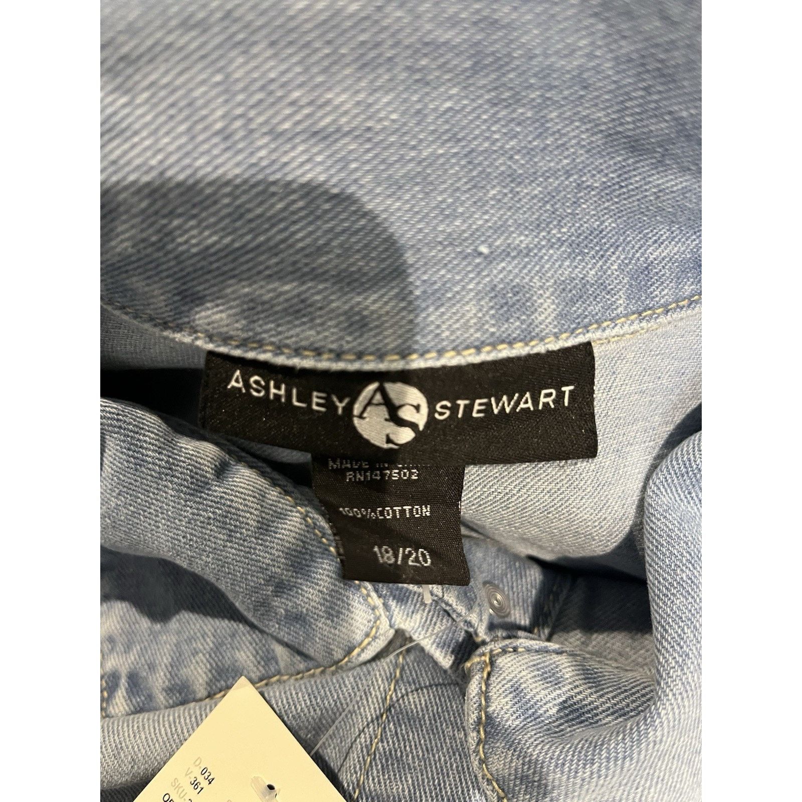 Other Ashley Stewart Women's 18/20 button cropped denim jacket NWT Size XXL / US 16-18 / IT 52-54 - 7 Thumbnail