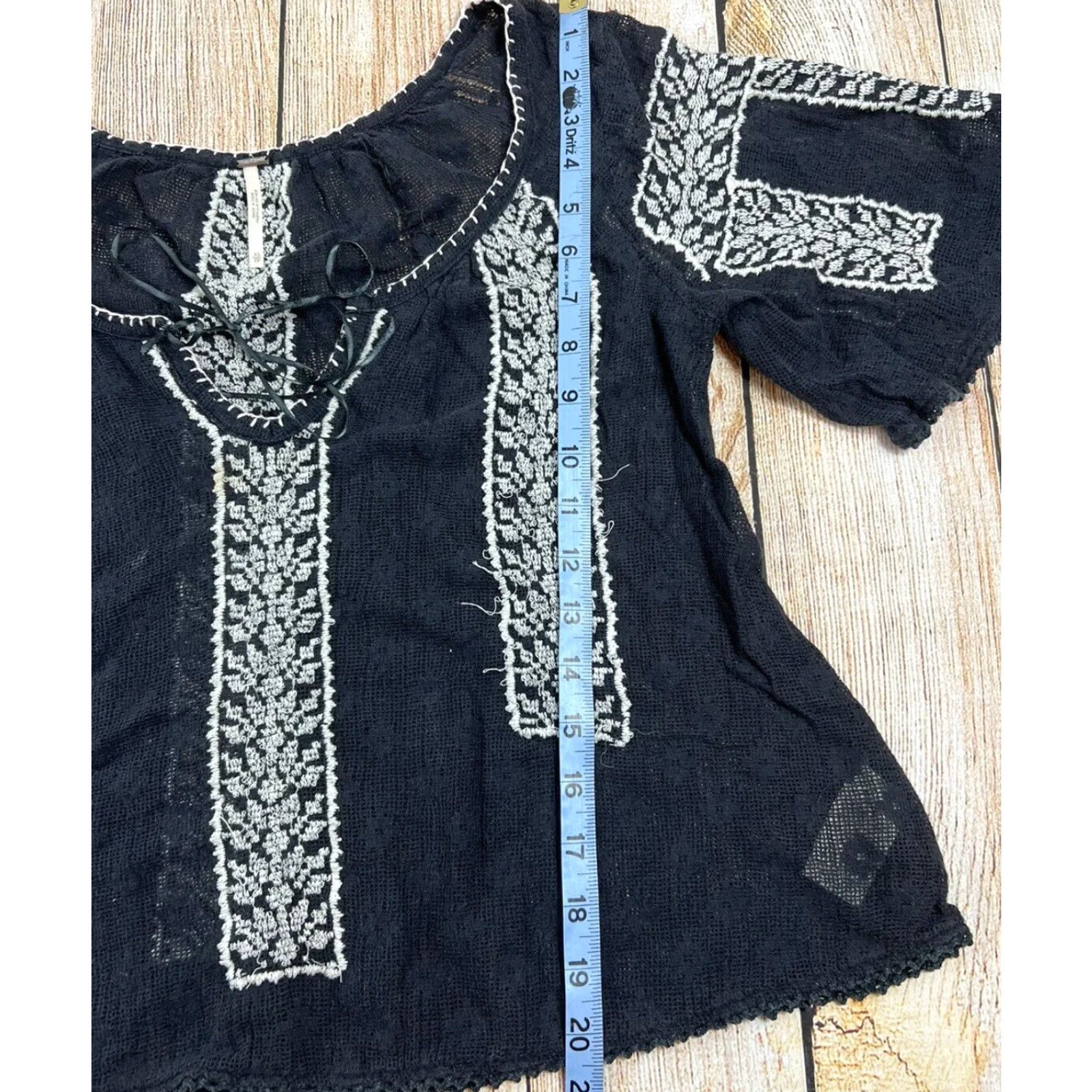 Free People Free People Blouse Shirt XS White Embroidered V-Neck Women Size XS / US 0-2 / IT 36-38 - 5 Thumbnail