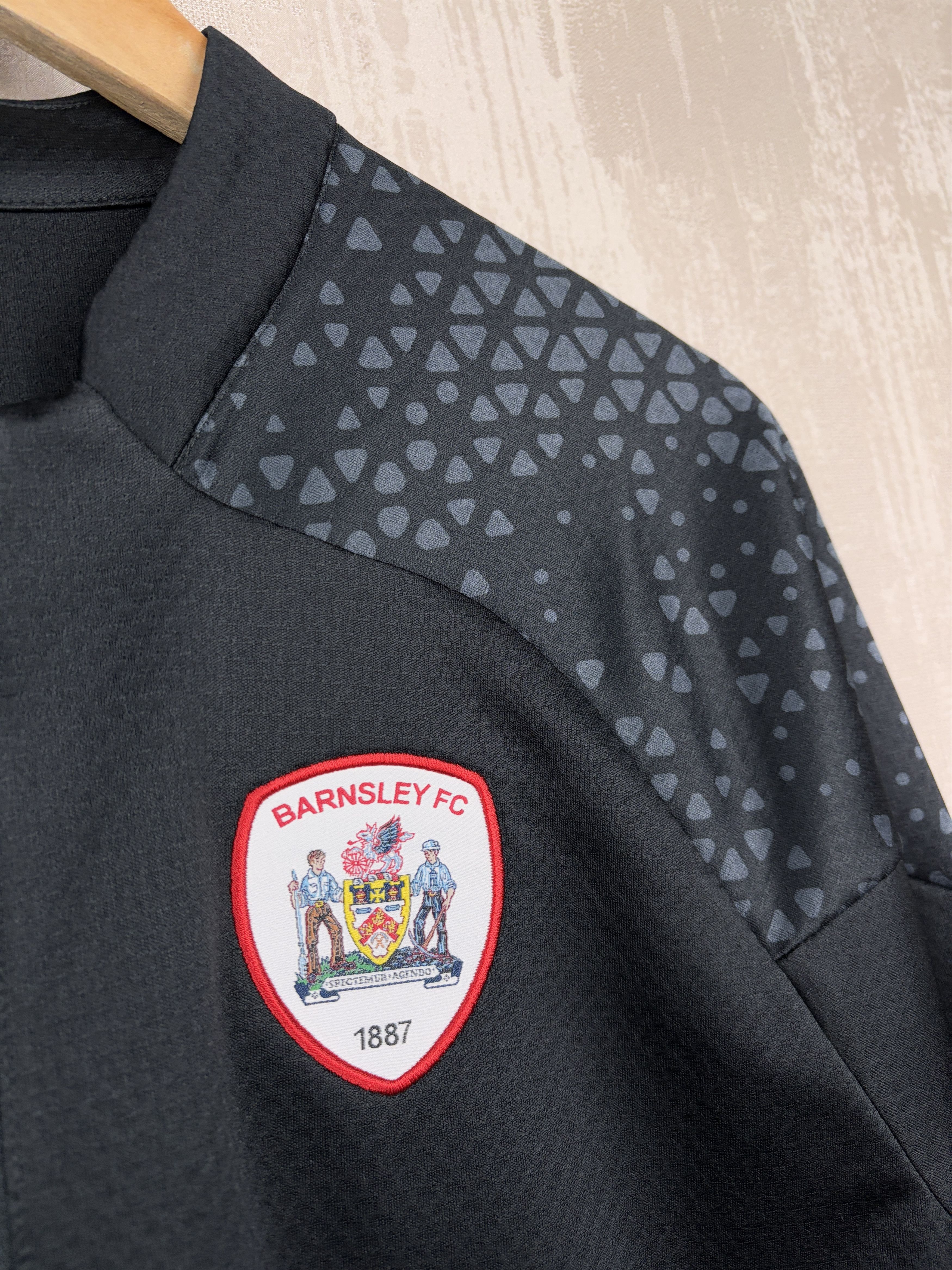 Puma Barnsley FC Training 1/4 Zip Top Pullover Long Sleeve Soccer Size US M / EU 48-50 / 2 - 5 Thumbnail