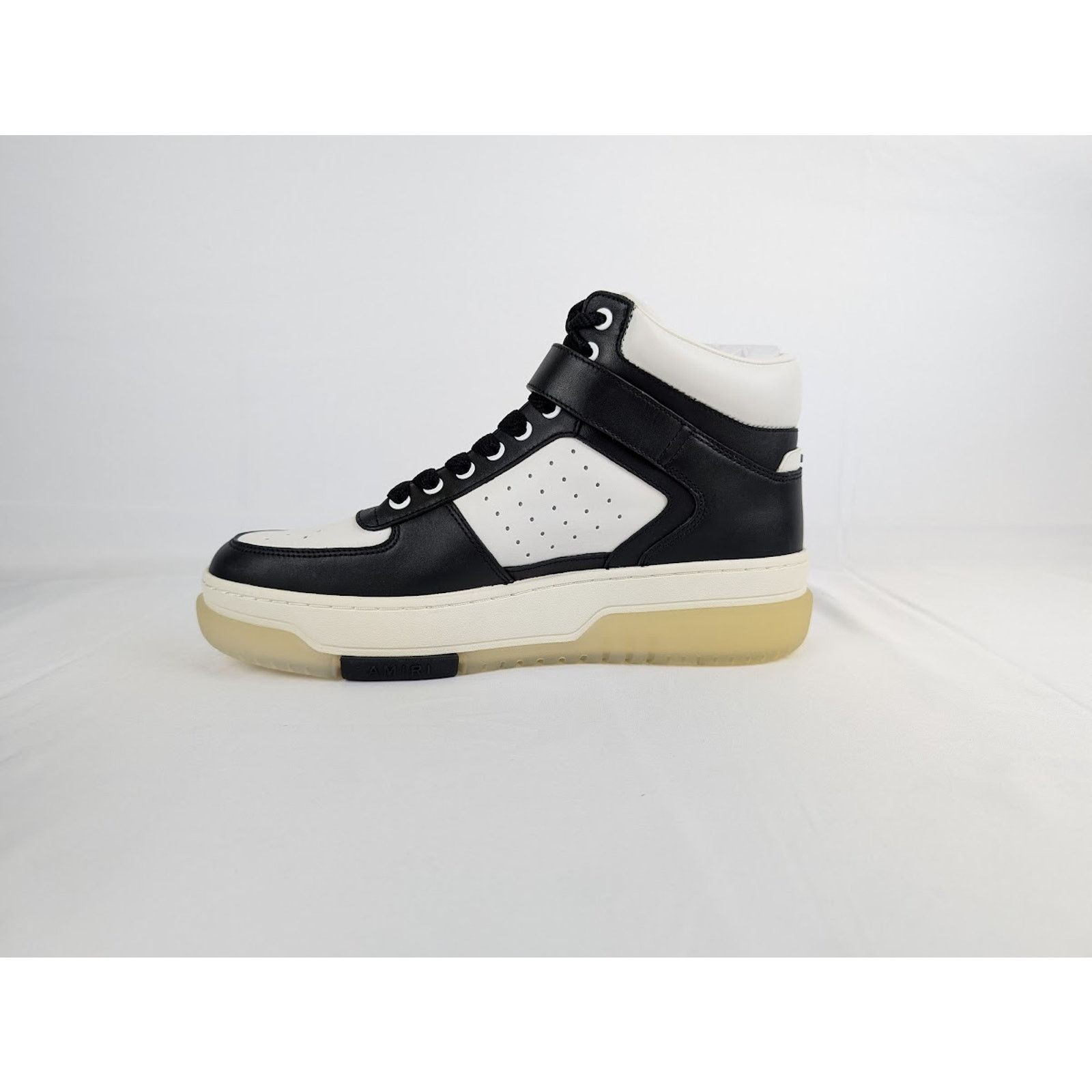 o1rshd1 Stadium Hi Top Sneakers in Black/White