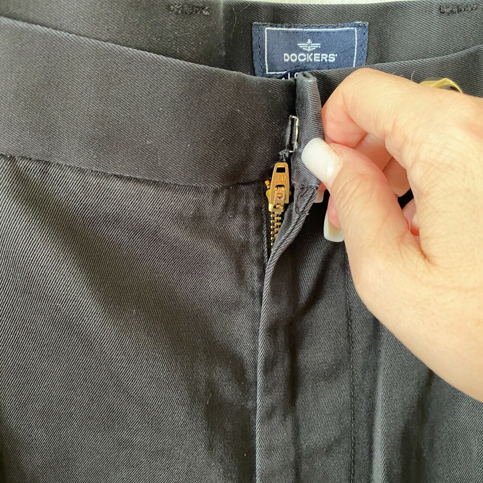 Dockers Dockers D3 Classic Pleated Black Zip Close Casual Trouser Size US 34 / EU 50 - 10 Thumbnail