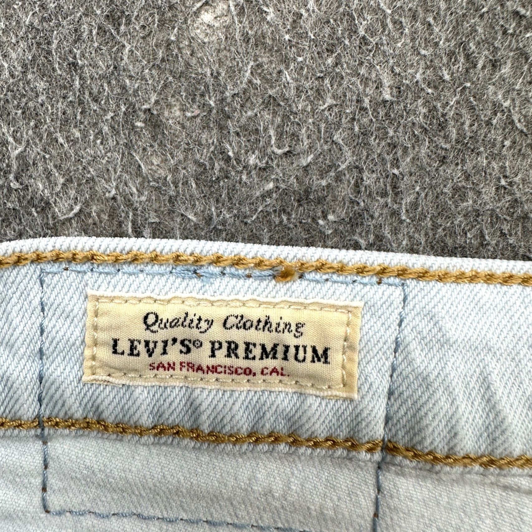 Levi's Levi's 501 Jeans Womens Straight 28 Blue Button Fly Light Wash 90s Distressed Regular Denim Navy? Size 28" / US 6 / IT 42 - 5 Thumbnail