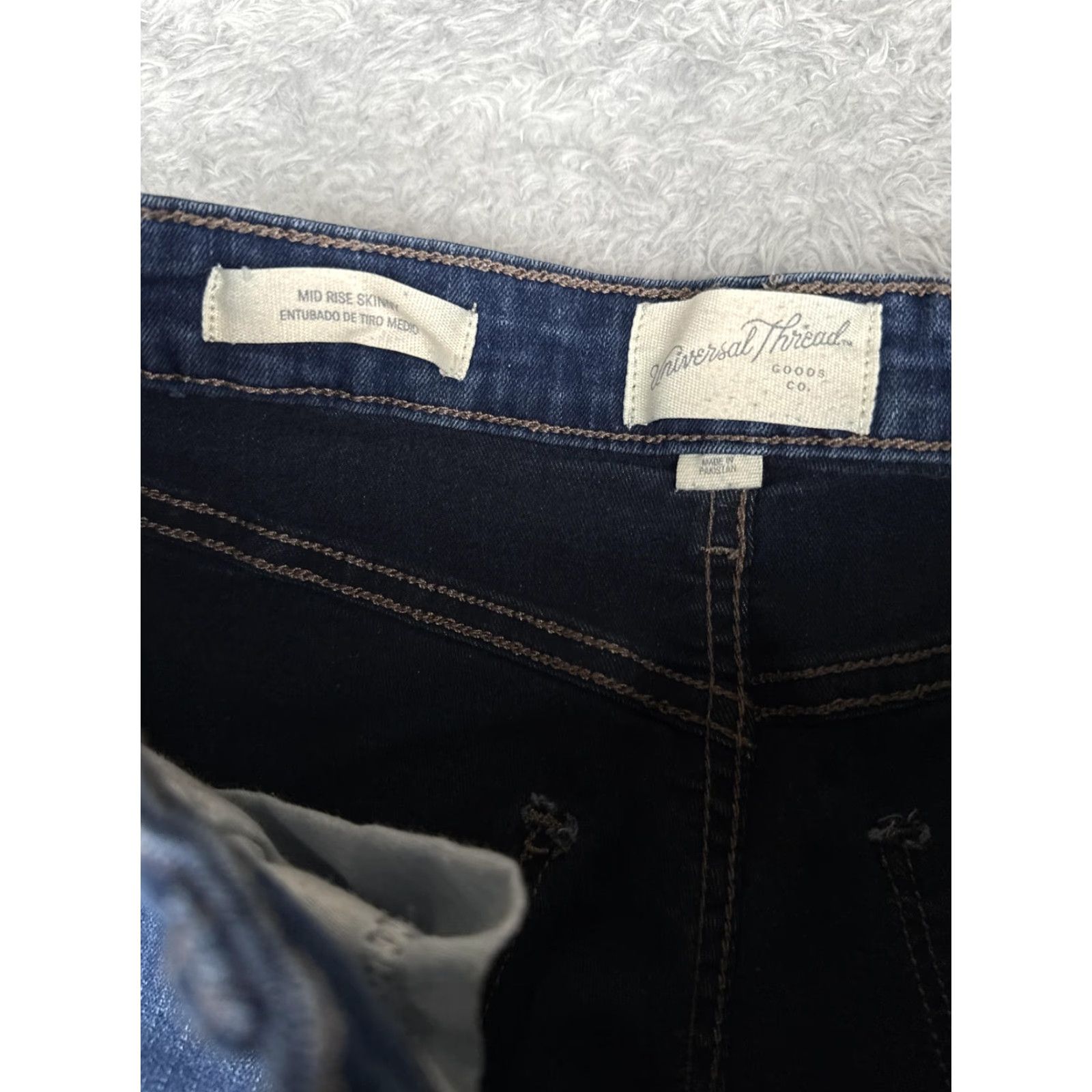 Vintage Universal Thread Jeans Women 28x28 Blue Mid Rise Skinny Stretch Denim Dark Wash 90s Size 28" / US 6 / IT 42 - 6 Thumbnail