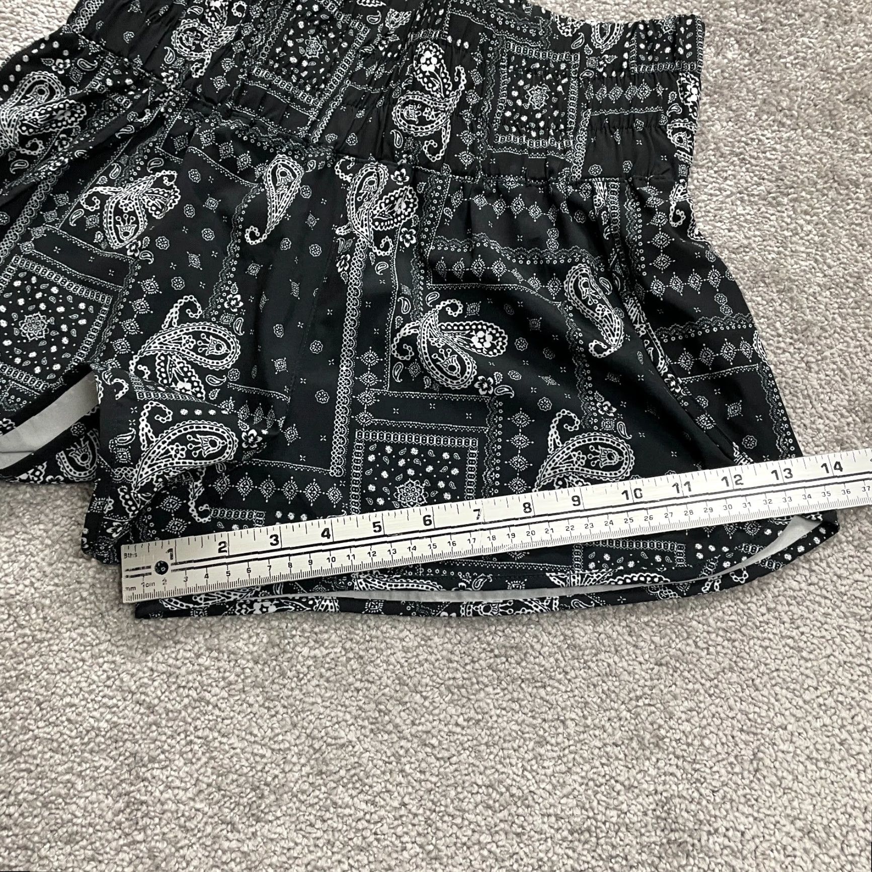 Vintage No Boundaries Active Shorts Women Juniors Medium Black White Pasiley Running 29x2 Size 32" / US 10 / IT 46 - 7 Thumbnail