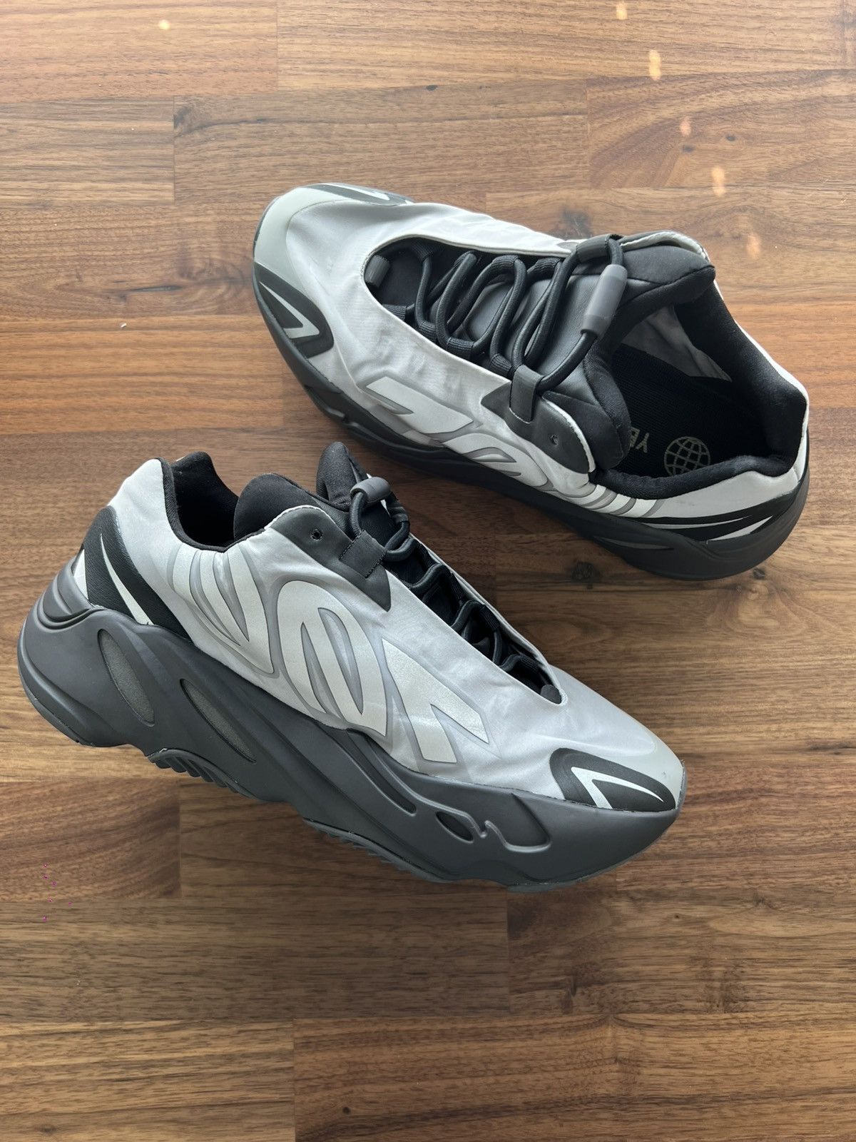 Size Mens/ Womens-adidas Yeezy Boost 700 MNVN Metallic