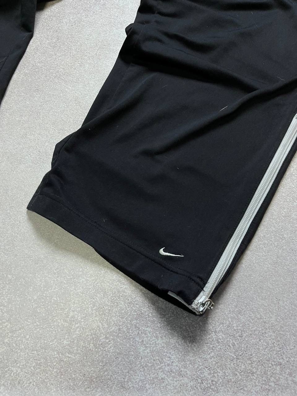 Nike × Vintage Vintage Nike Swoosh Baggy Trackpants Gorpcore L Size US 34 / EU 50 - 2 Thumbnail