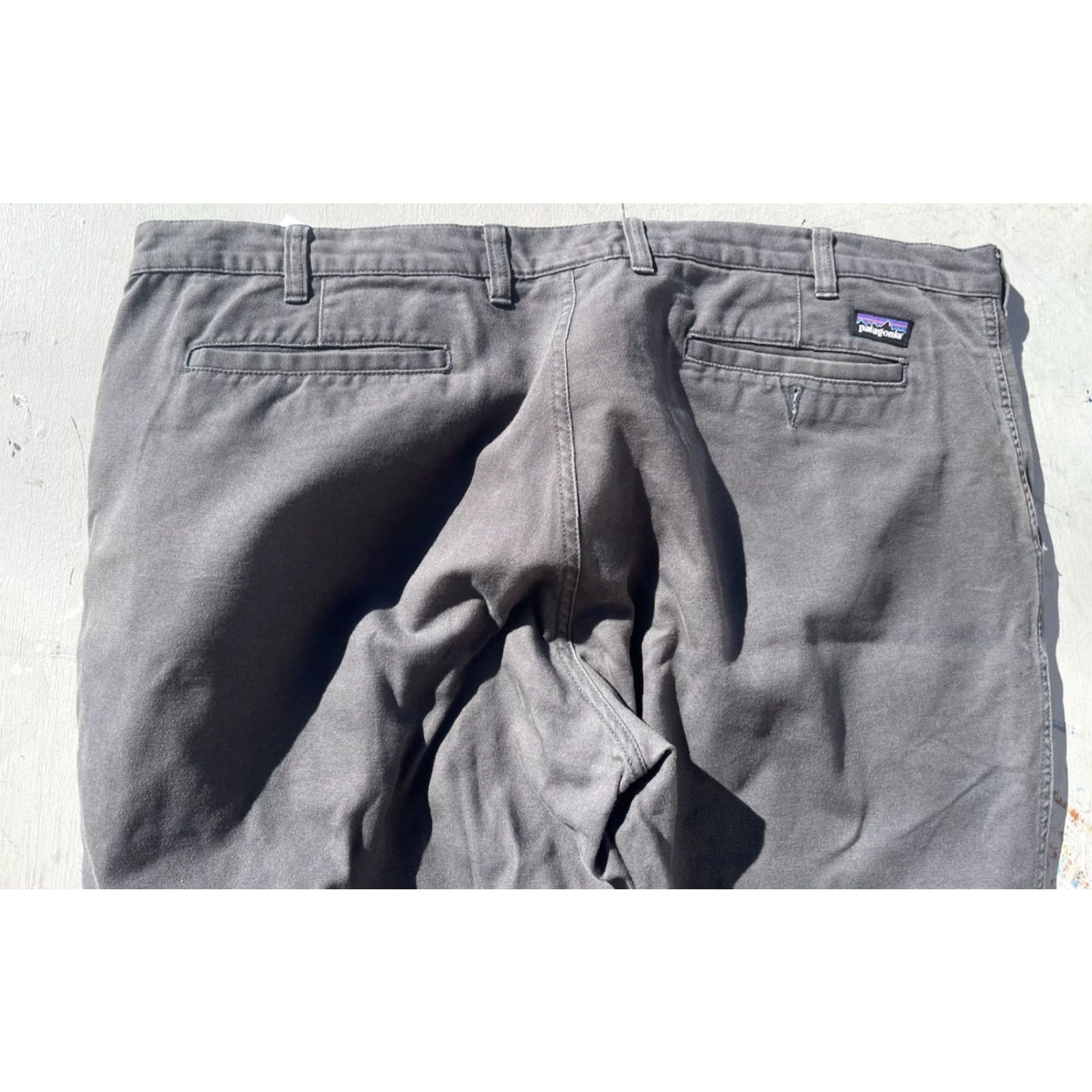 Patagonia VINTAGE Patagonia Pants Gray Solid 40 Flat Front Regular 32in Inseam 5-Pocket Chino Mens Size US 40 / EU 56 - 2 Thumbnail