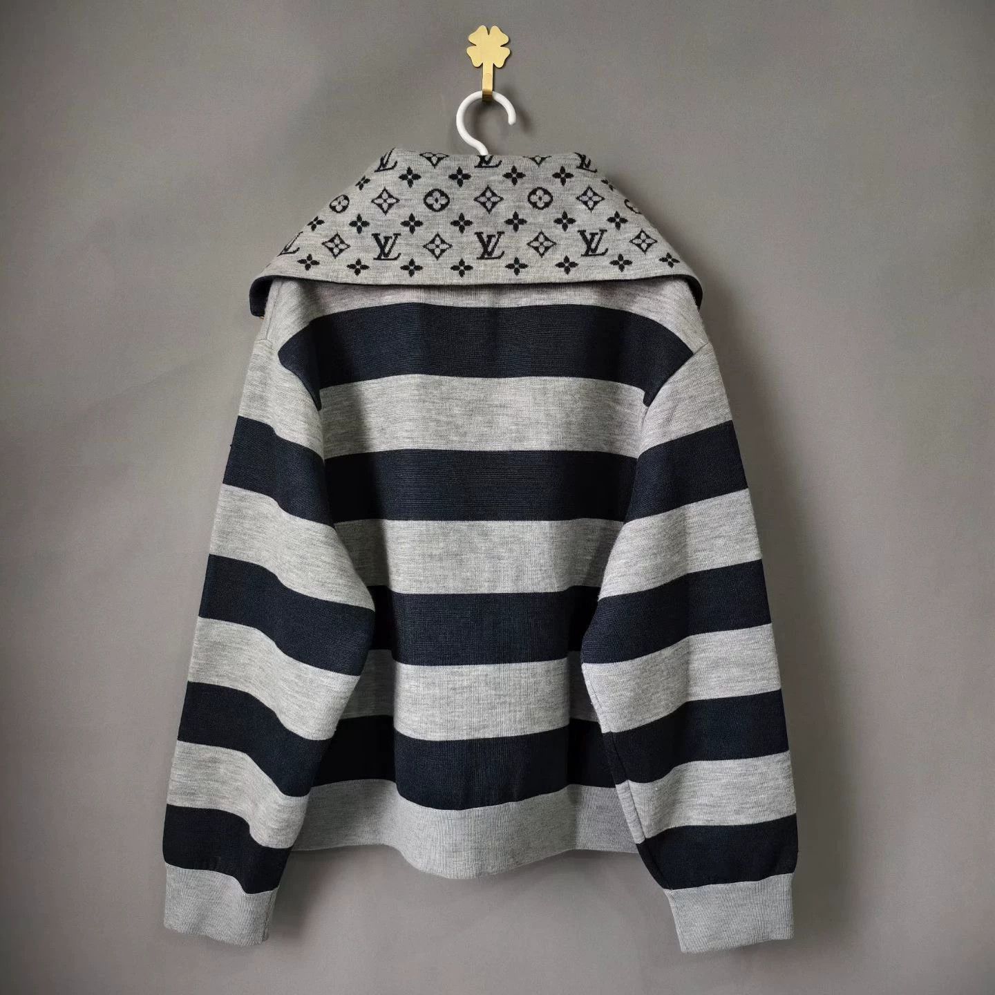 Louis Vuitton LOUIS VUITTON striped zip logo women's gray sweatshirt L Size L / US 10 / IT 46 - 2 Thumbnail