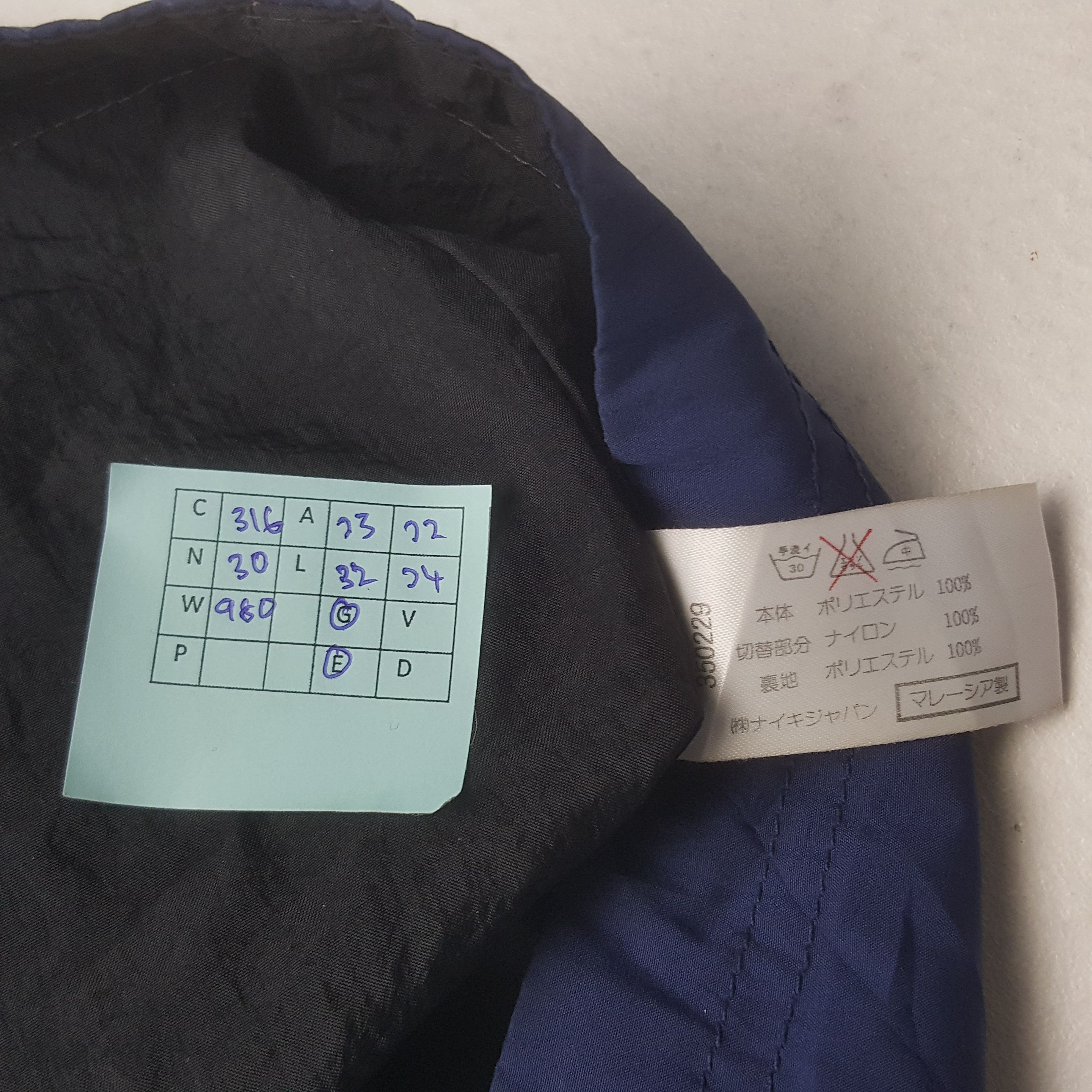 Nike ACG Vintage Nike ACG Windbreaker Sport Jacket Size US L / EU 52-54 / 3 - 10 Thumbnail