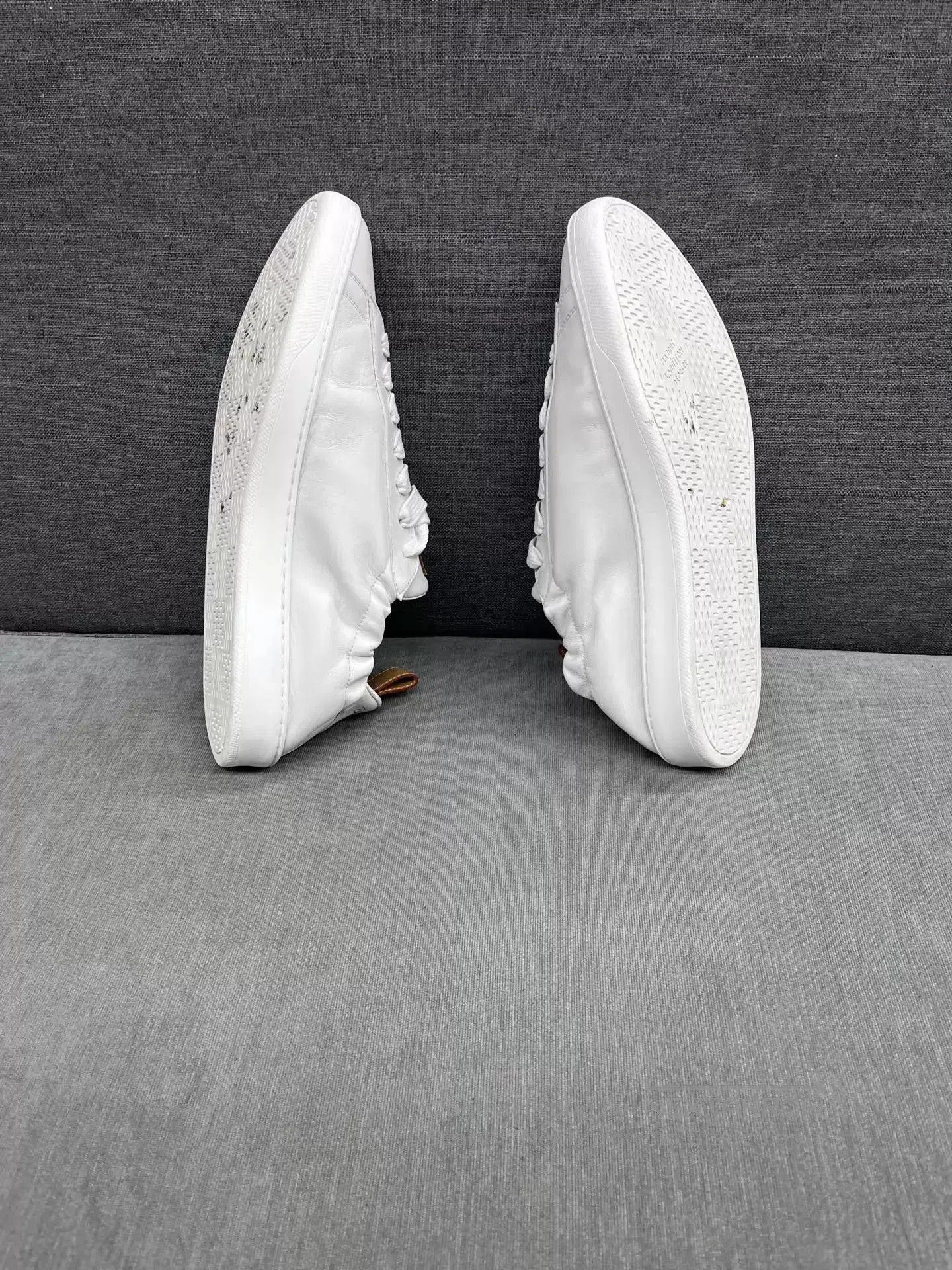 Louis Vuitton White Low-Top Leather Sneakers Size 10. Size US 10 / EU 43 - 5 Thumbnail