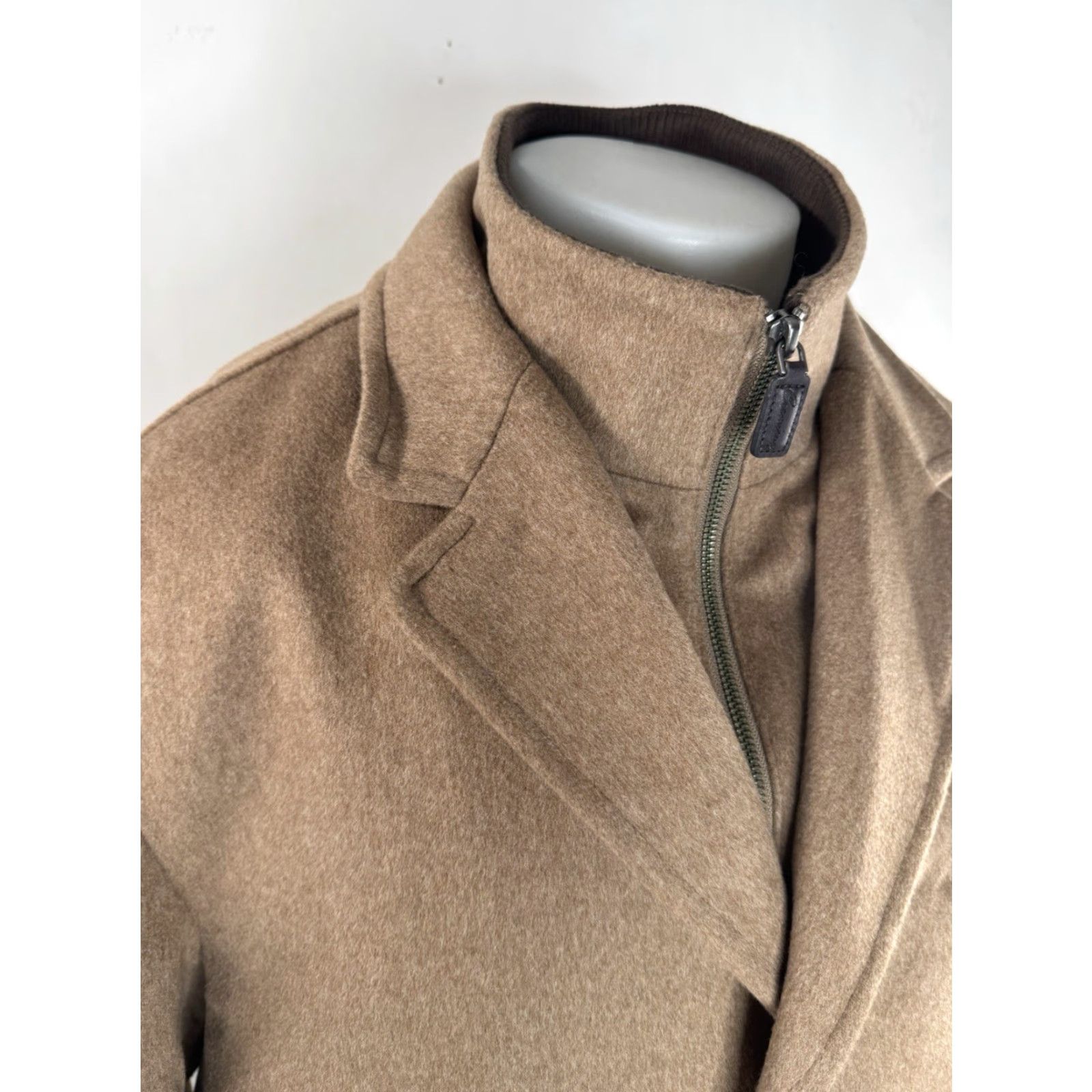 Cremieux DANIEL CREMIEUX / LORO PIANA Wool Zip L Jacket - Brown, 34" Length, Men's Blazer / Overcoat Jacket EXCELLENT Size 42R - 2 Thumbnail