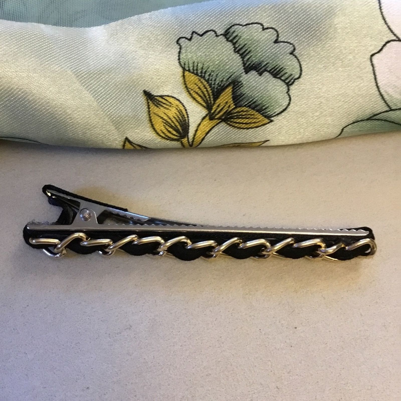 Other Black Velvet & Gold Chain Large Alligator Hair Clip Size ONE SIZE - 6 Thumbnail
