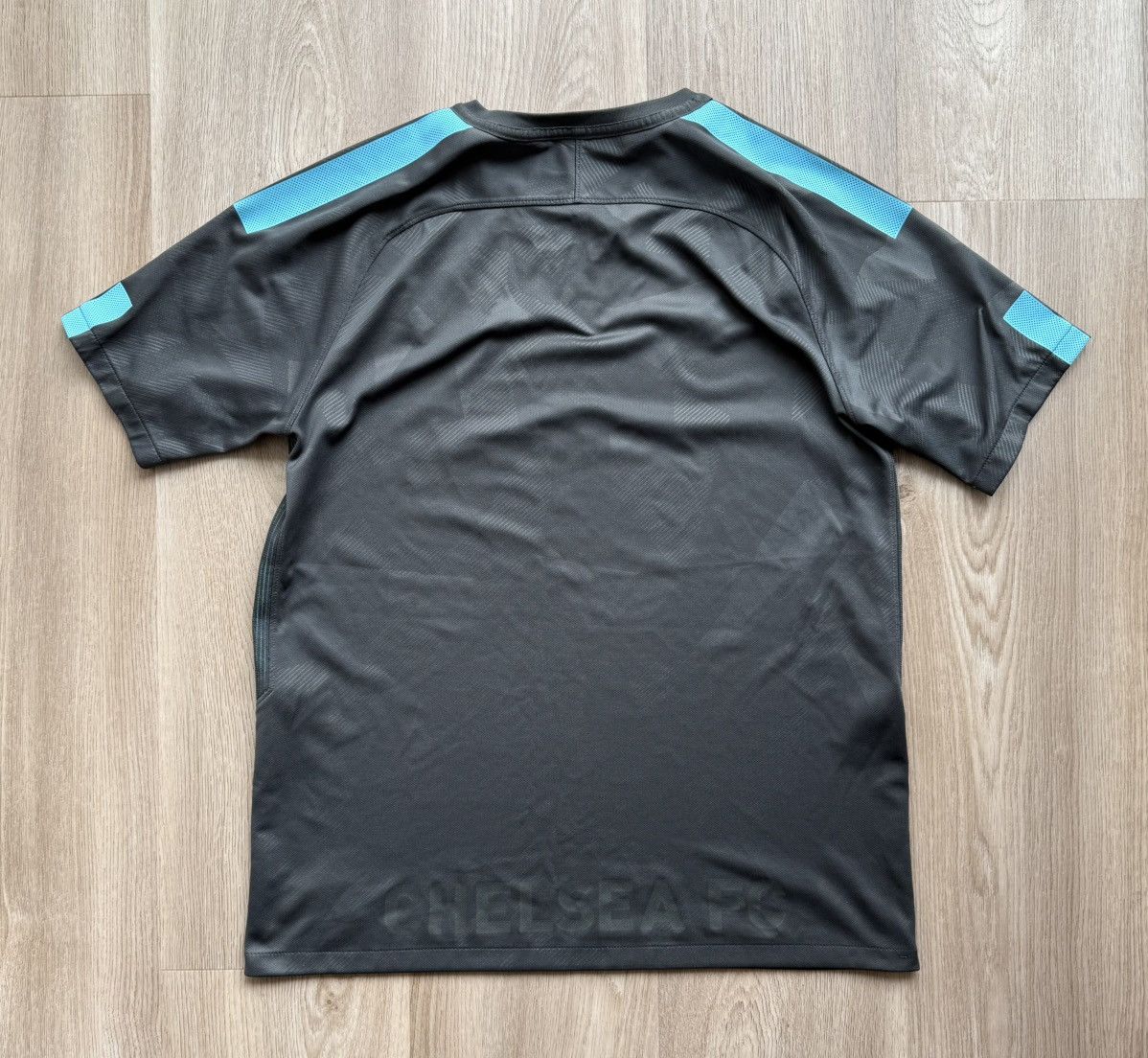 Nike Nike 2017/18 Chelsea Football Suit Soccer Shorts and Jersey Size US M / EU 48-50 / 2 - 9 Thumbnail