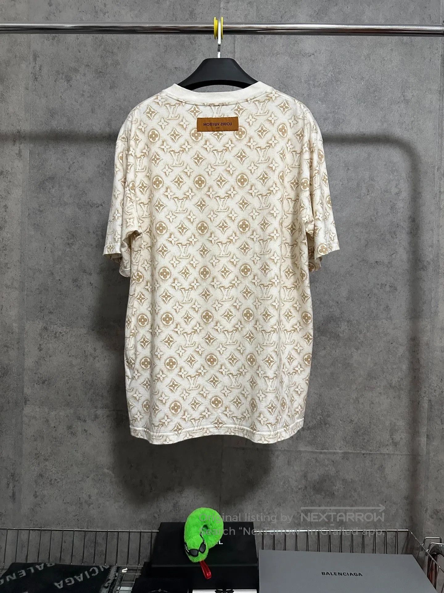 Louis Vuitton LV Logo All-over Print Round Neck T-shirt. Size US XL / EU 56 / 4 - 4 Thumbnail