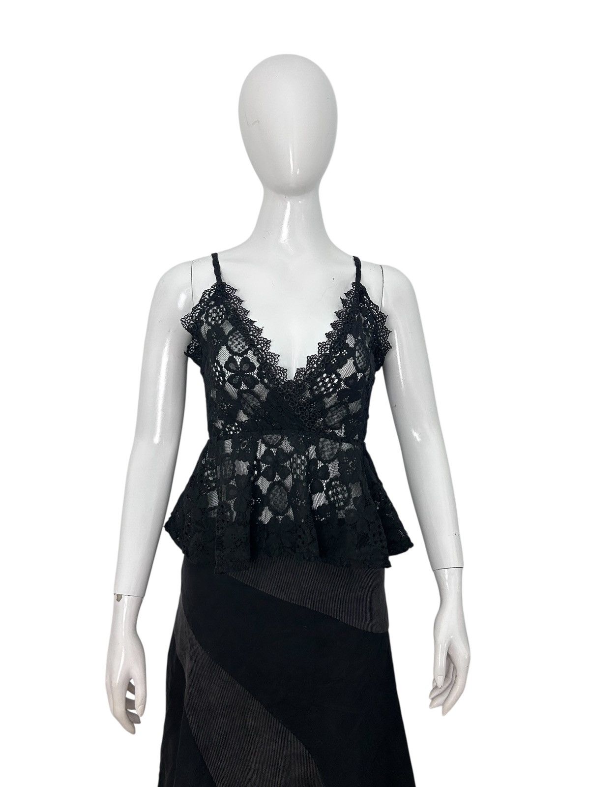 Japanese Brand Vintage Y2K Black Lace Peplum Cami Top Size S / US 4 / IT 40 - 1 Thumbnail