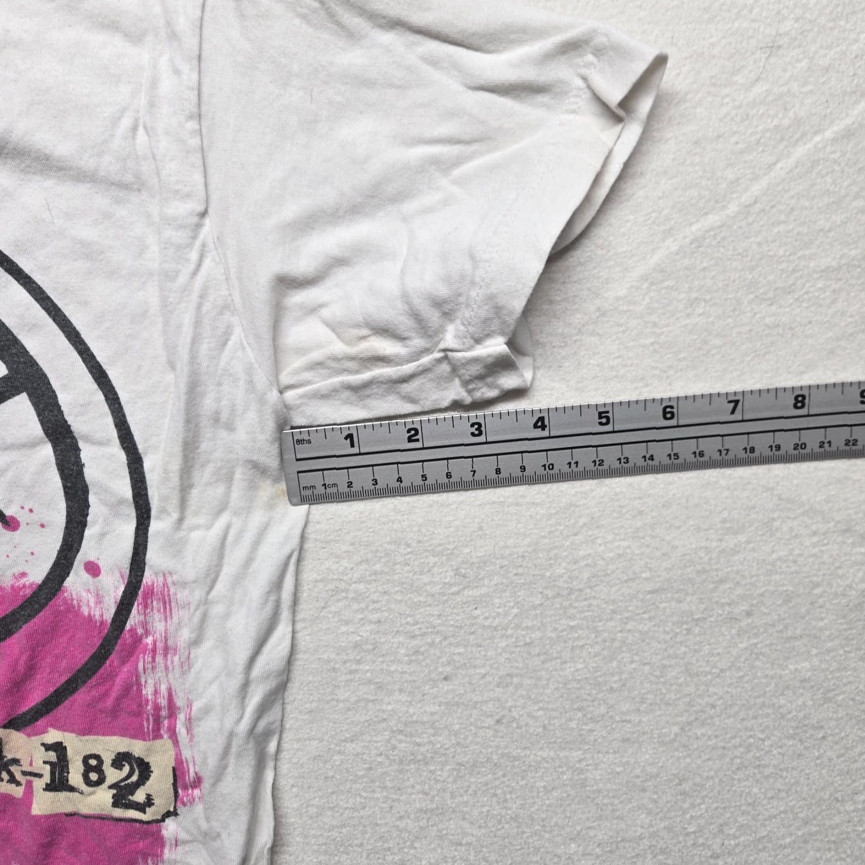Vintage VINTAGE Blink 182 Band T-Shirt Adult Small White Graphic Rock Music 90s Mens Size US S / EU 44-46 / 1 - 6 Thumbnail