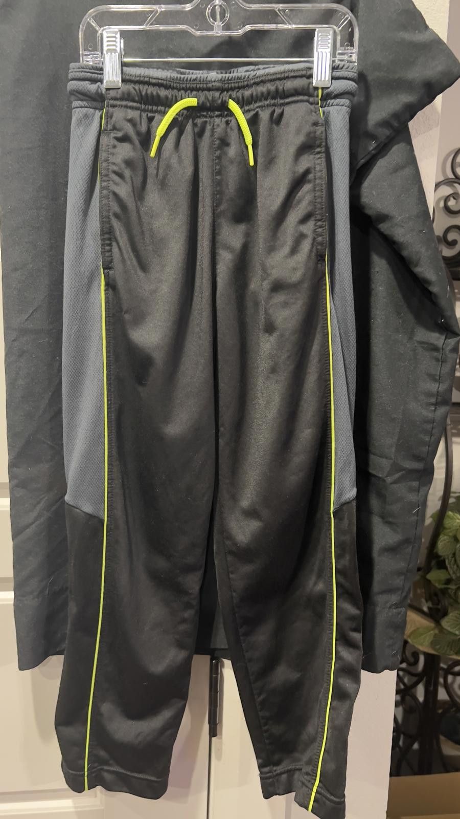 Athletic Works Athletic Works Boys Jogger Pants - Black and Gray Size US 26 / EU 42 - 1 Thumbnail