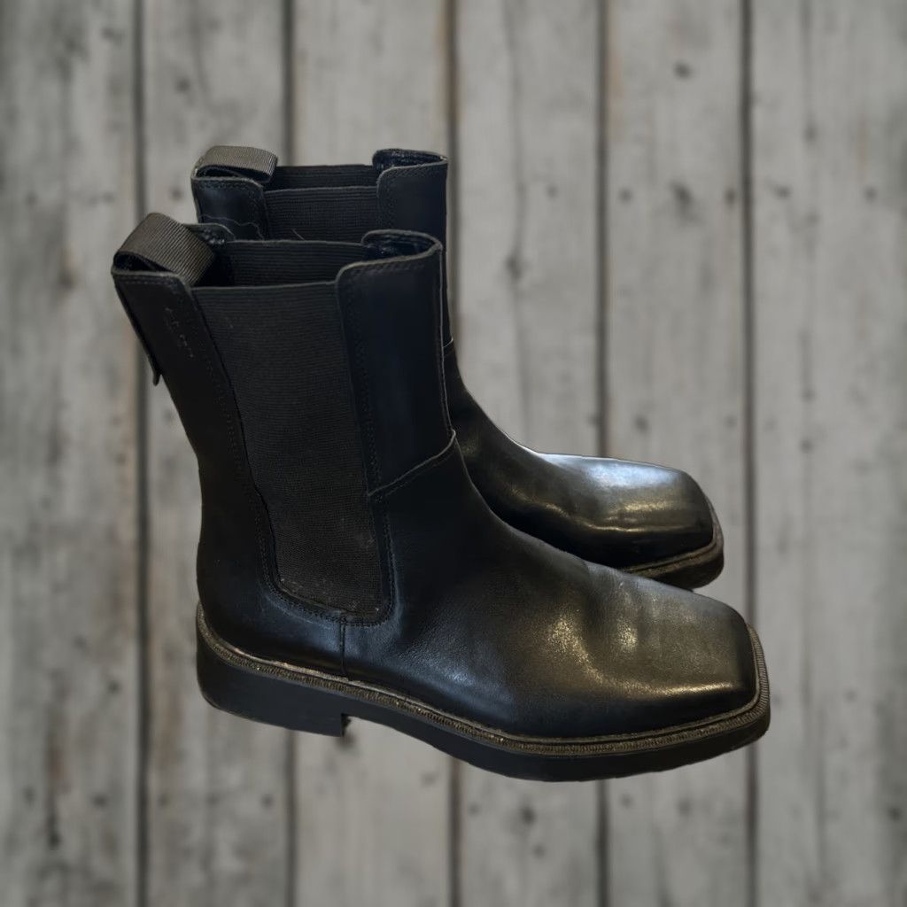Vagabond Vagabond Shoemakers Jillian Leather Chelsea Bootie Women’s Chelsea Boot Black US 9 / EU 39 Block Heel Rubber Outsole Leather Lining Size US 9 / IT 39 - 1 Thumbnail