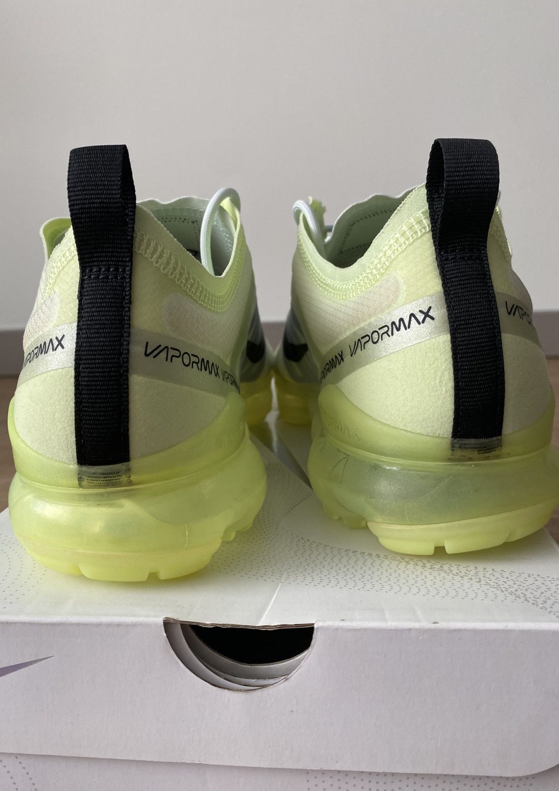Nike Nike Air VaporMax 2019 Barely Volt Size US 10 / EU 43 - 4 Thumbnail