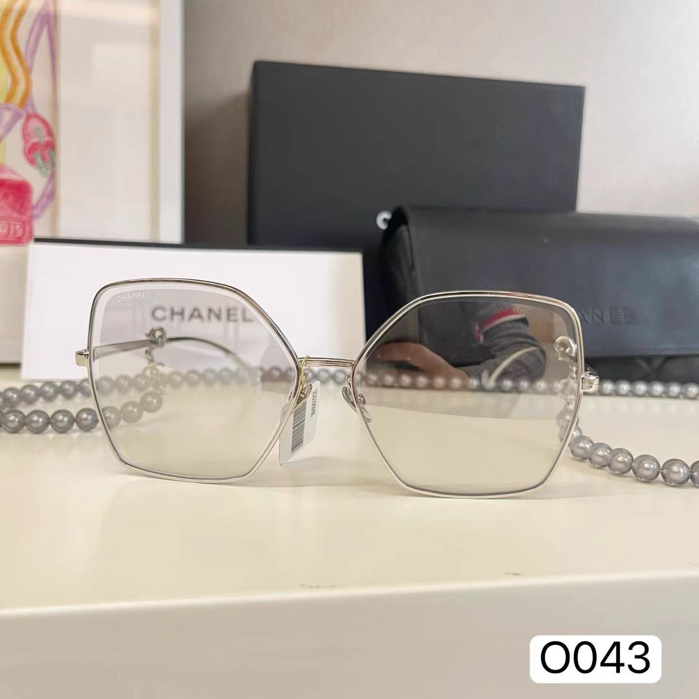 Chanel Chanel Gray Pearl Chain Sunglasses Like New On Sale O043 Size ONE SIZE - 5 Thumbnail