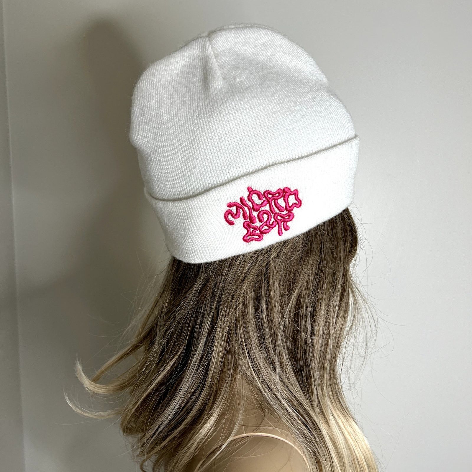 Other Micro Bar White Beanie Hat Size ONE SIZE - 1 Thumbnail