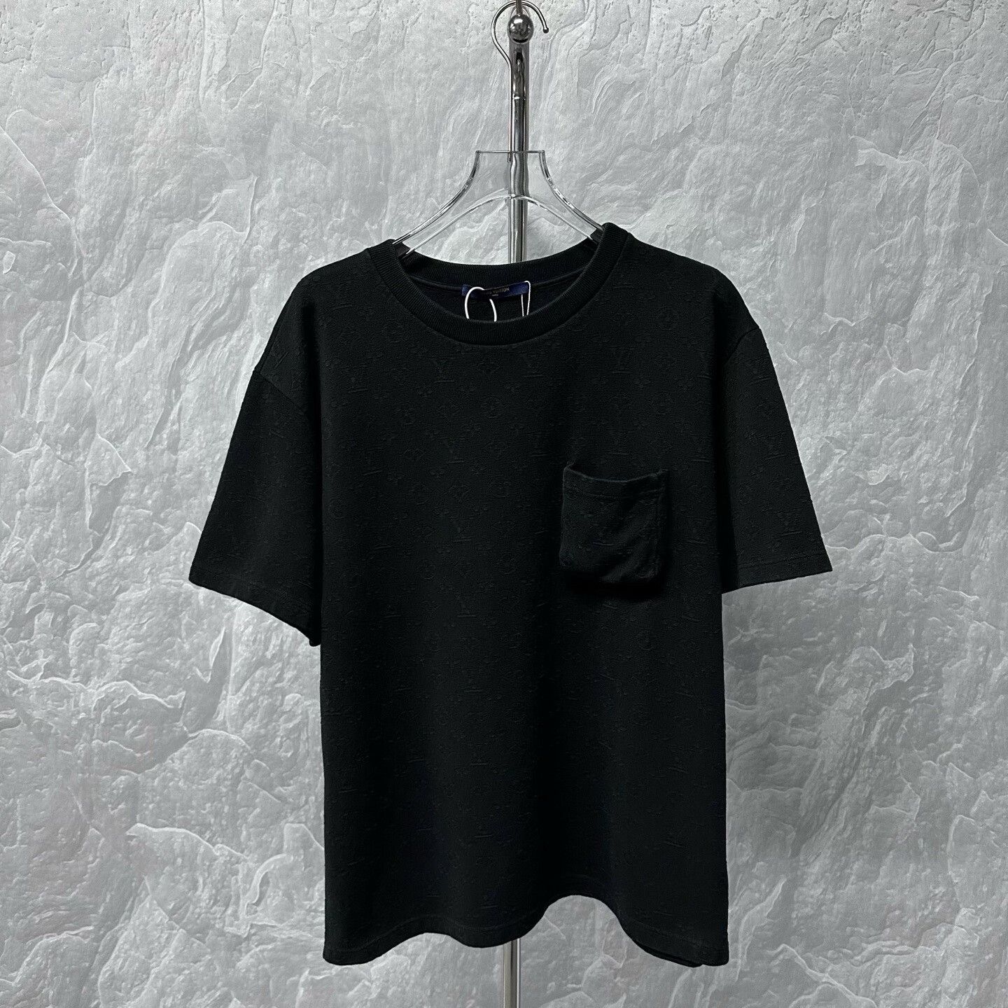 Louis Vuitton black louis vuitton short sleeve pocket t-shirt Size US L / EU 52-54 / 3 - 1 Thumbnail