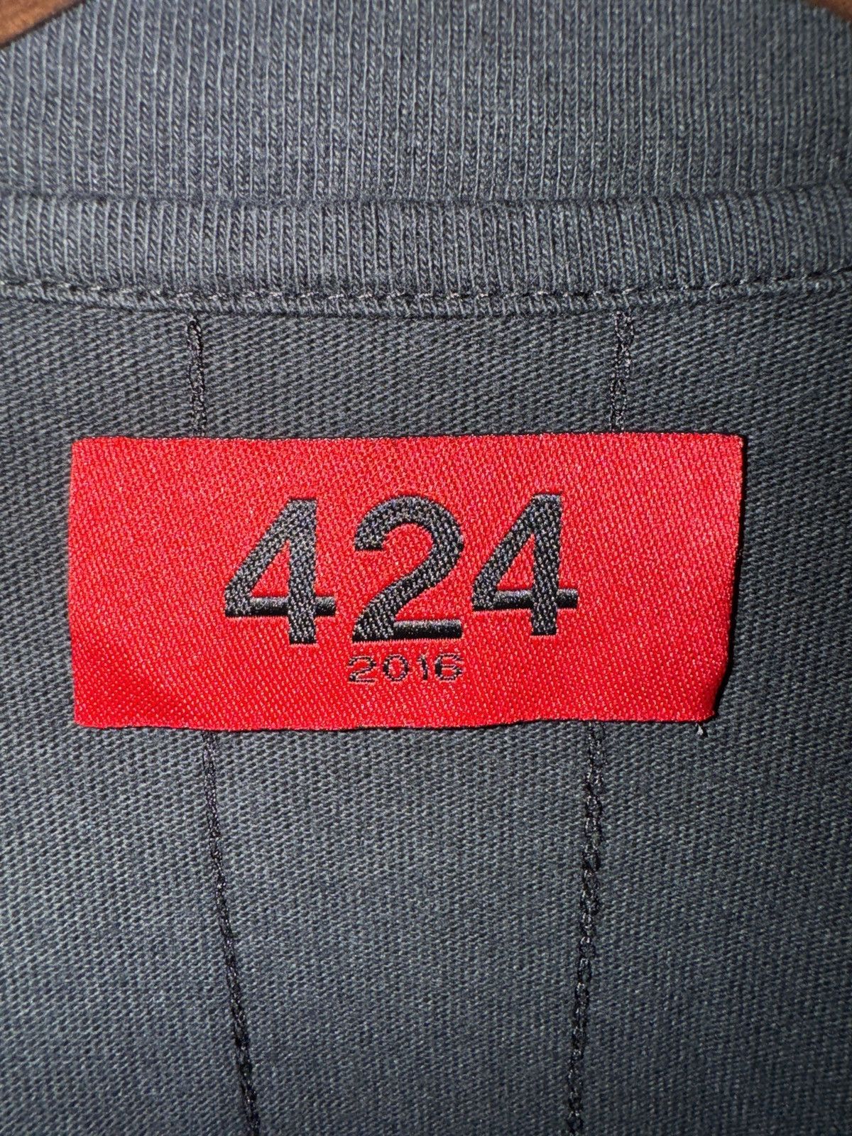 424 424 Were Here To Help Tee (2016) – Size L Size US L / EU 52-54 / 3 - 3 Thumbnail