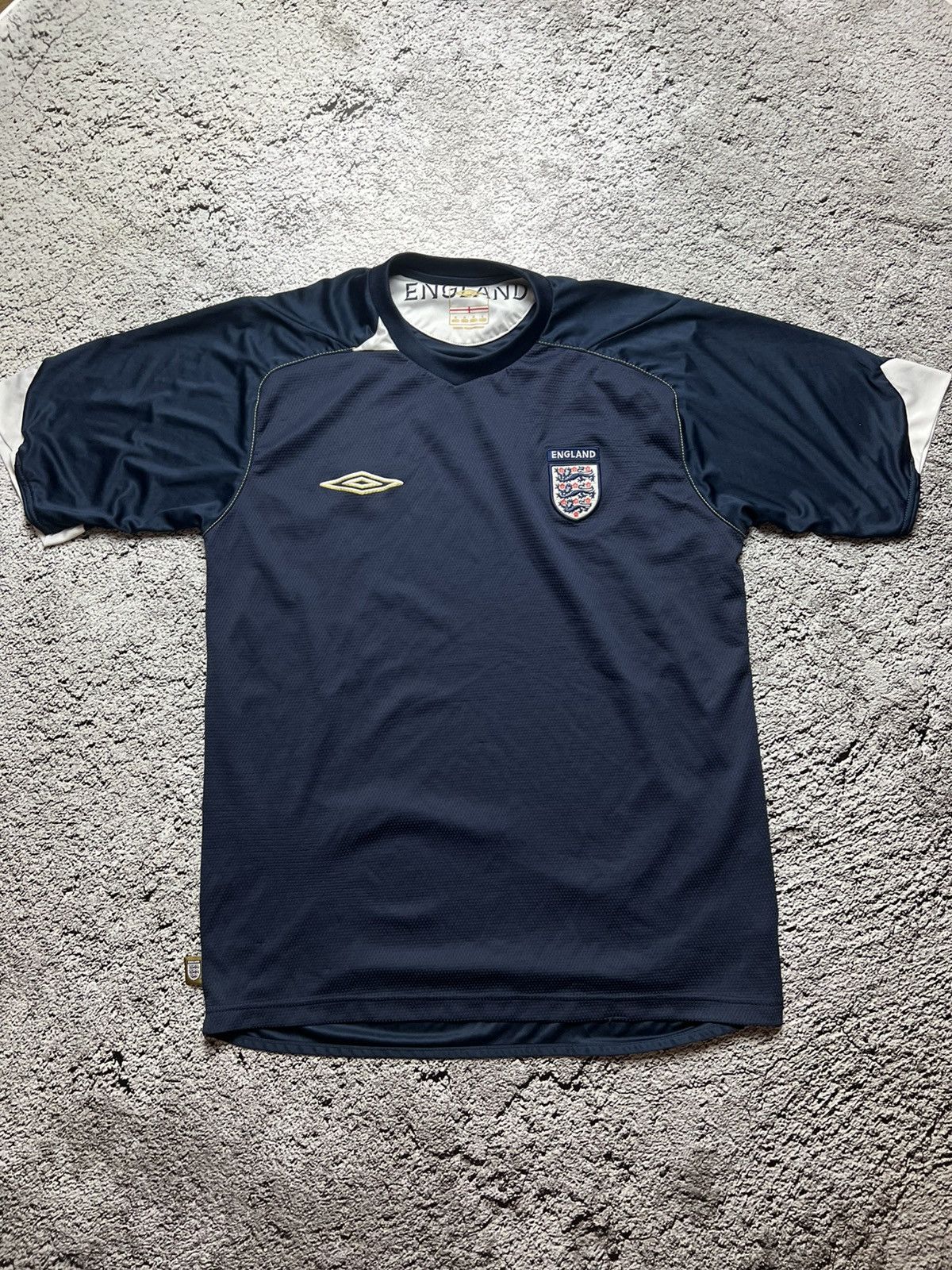 Umbro 2004 England 🏴󠁧󠁢󠁥󠁮󠁧󠁿 national football team umbro jersey Size US M / EU 48-50 / 2 - 1 Thumbnail