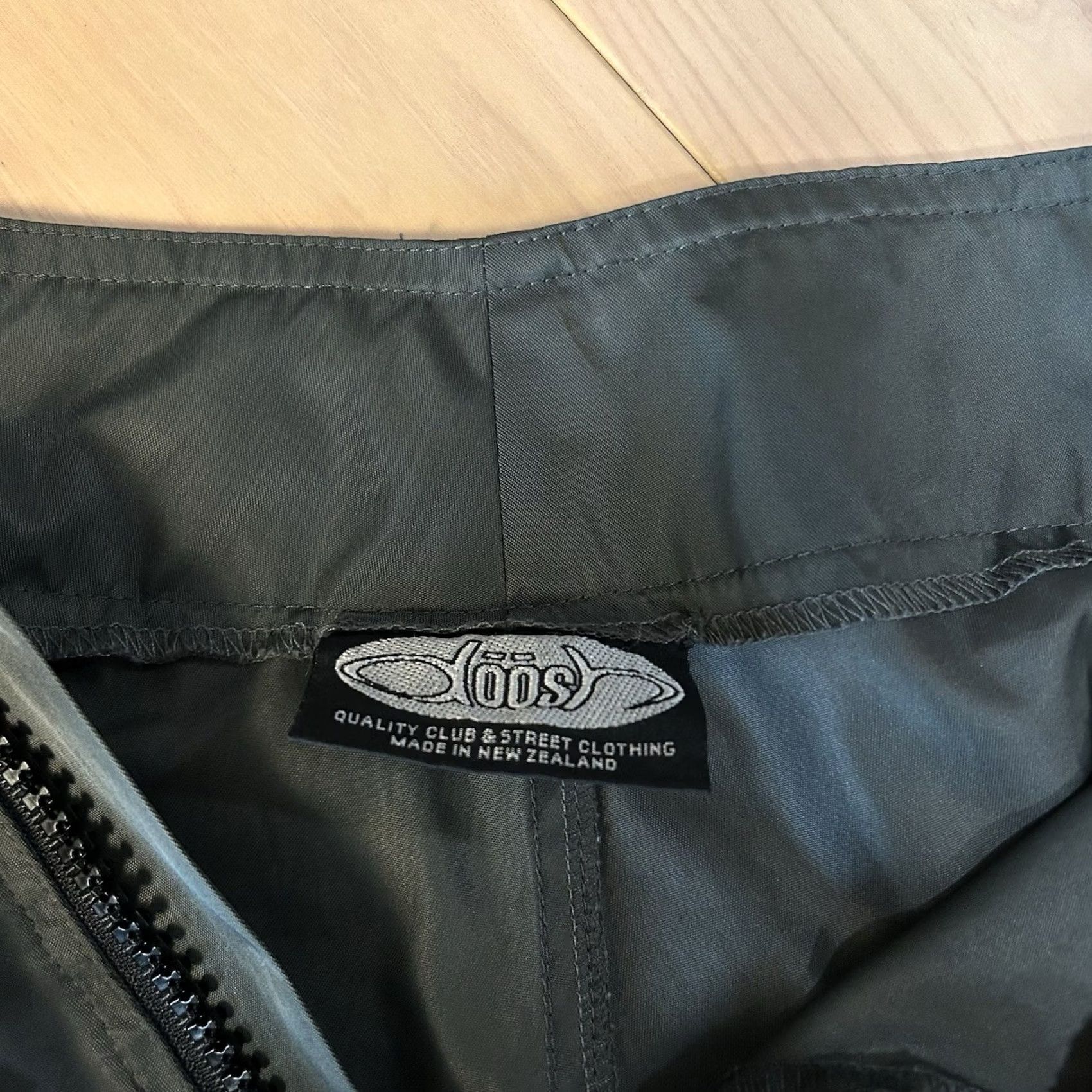 Vintage VINTAGE Doosh Y2K Nylon Streetwear Zip Baggy Pant Men’s 34 Gray Wide-Leg Logo 32 Inseam 11 Rise Mens Size US 34 / EU 50 - 5 Thumbnail