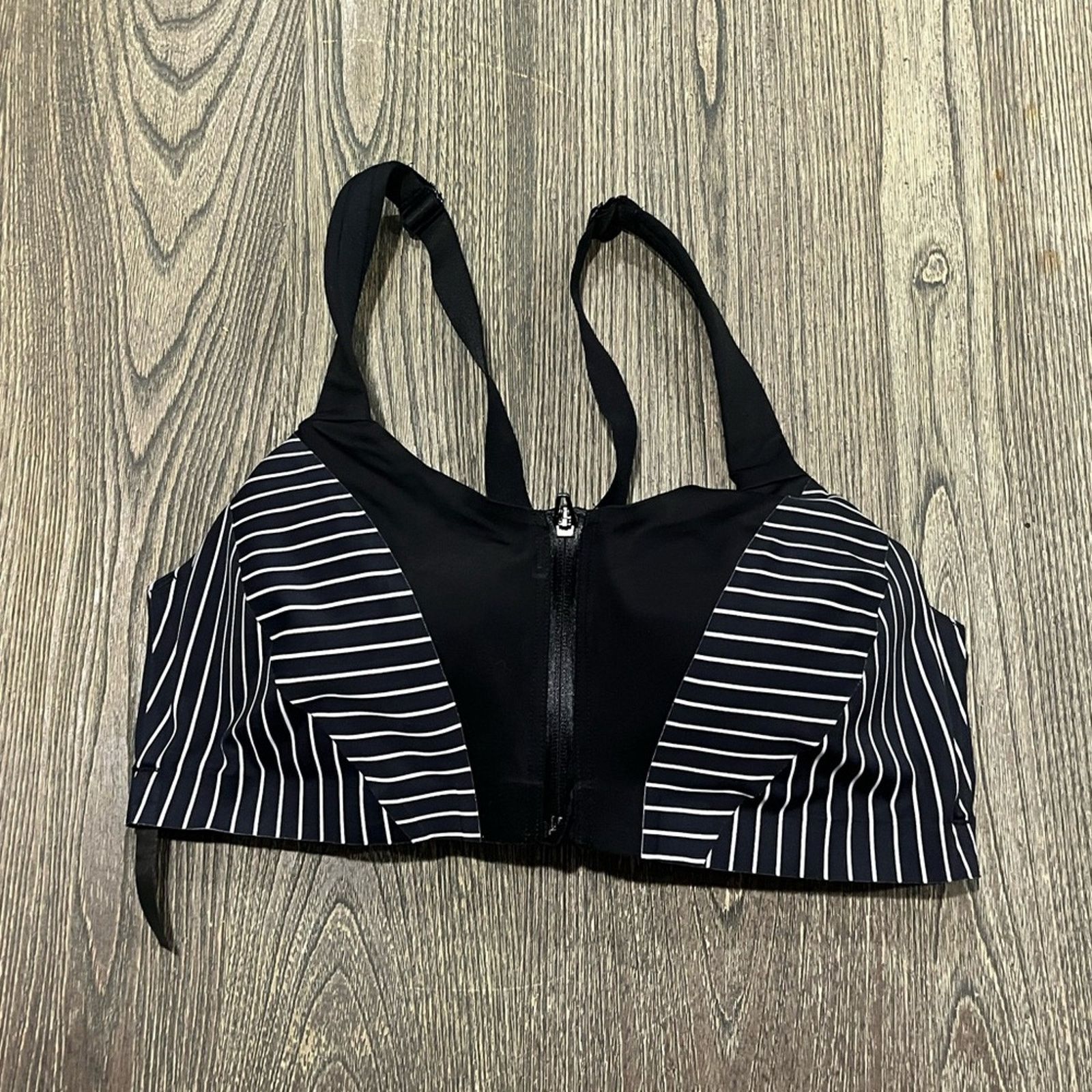 Victoria's Secret Victoria's Secret Sports Bra Knockout Front Close Size 36D Size ONE SIZE - 1 Thumbnail