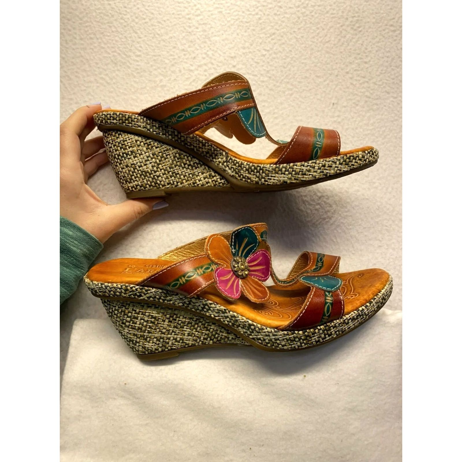 Vintage L’artiste Sandals Women's Brown Leather Wedge Strappy Flower Design 7.5 US Sandal Vint? Size US 8 / IT 38 - 4 Thumbnail