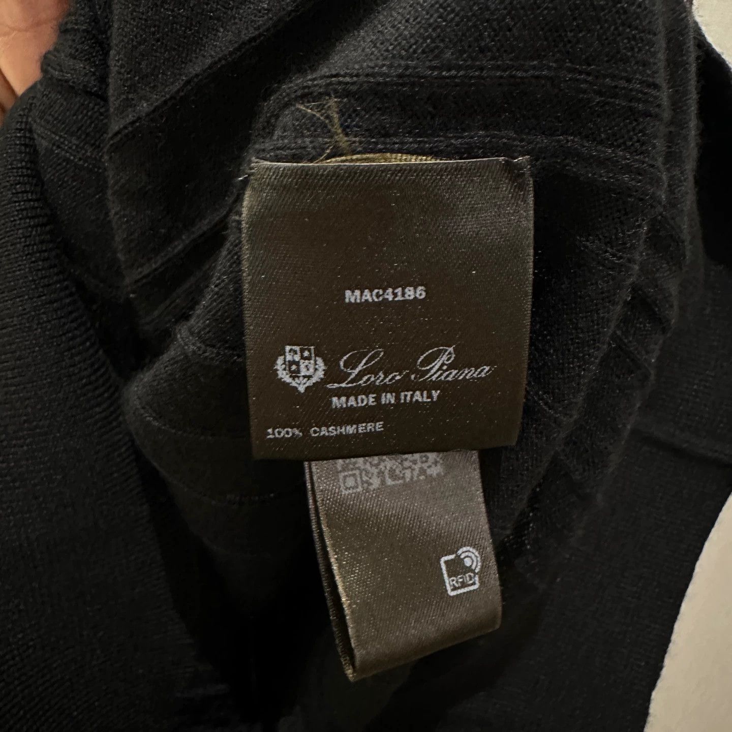 Loro Piana Loro Piana may489 V-Neck Button Cashmere LS 42 Size M / US 6-8 / IT 42-44 - 4 Thumbnail