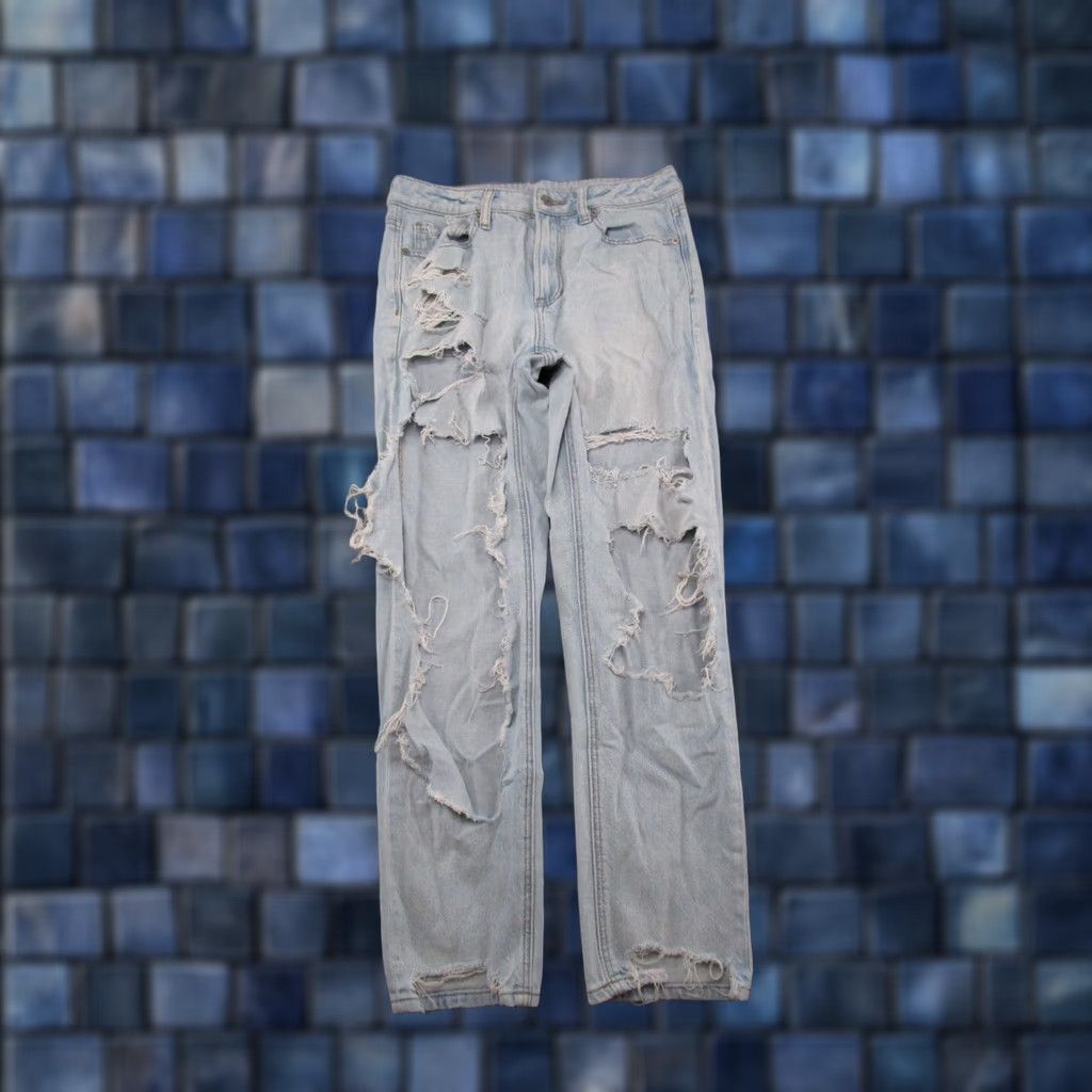 American Eagle Outfitters American Eagle Outfitters Jeans Distressed High Rise Mom Size 6 Light Wash Denim Blue 5-Pocket Womens Size 28" / US 6 / IT 42 - 1 Thumbnail