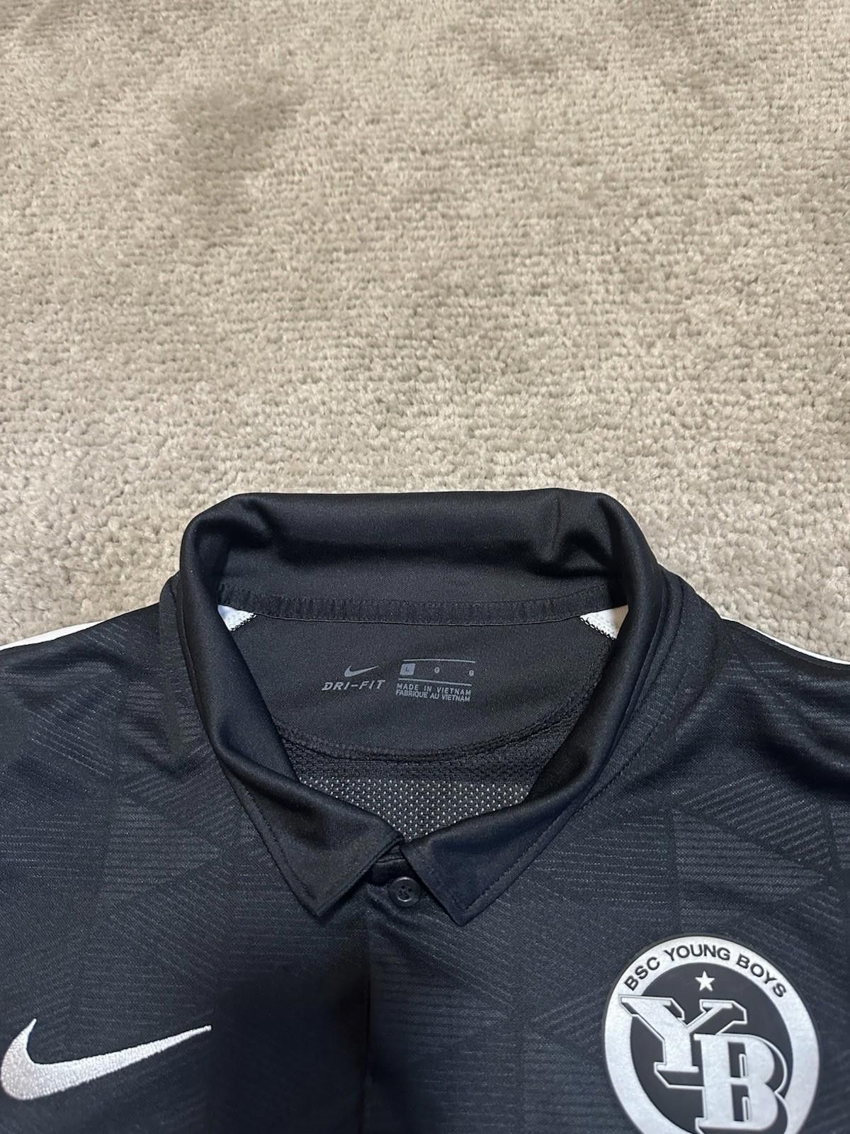 Nike YOUNG BOYS 2020 2021 THIRD FOOTBAL SHIRT SOCCER JERSEY NIKE Size ONE SIZE - 4 Thumbnail