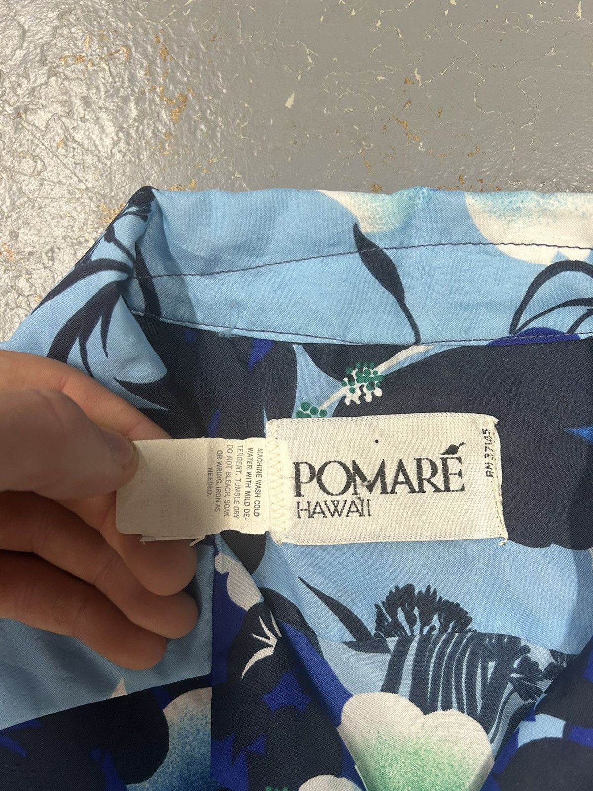 Vintage Crazy Vintage 90s Essential Blue Floral Hawaiian Shirt Size US L / EU 52-54 / 3 - 2 Thumbnail