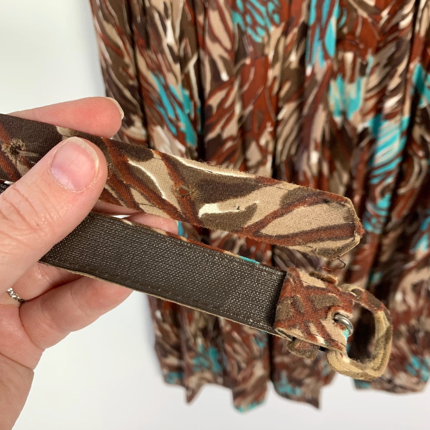 Vintage VINTAGE Shelton Stroller Dress Twee 1950s Empire Waist 40" Chest 41" Shoulder to Hem Brown Floral 20 1/2 Bust Hole Has Hole Men? Size XXS / US 00 / IT 34 - 3 Thumbnail
