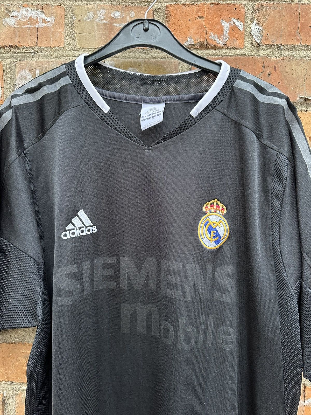 Adidas Real Madrid jersey away 2004 Roberto Carlos Size US L / EU 52-54 / 3 - 16 Thumbnail