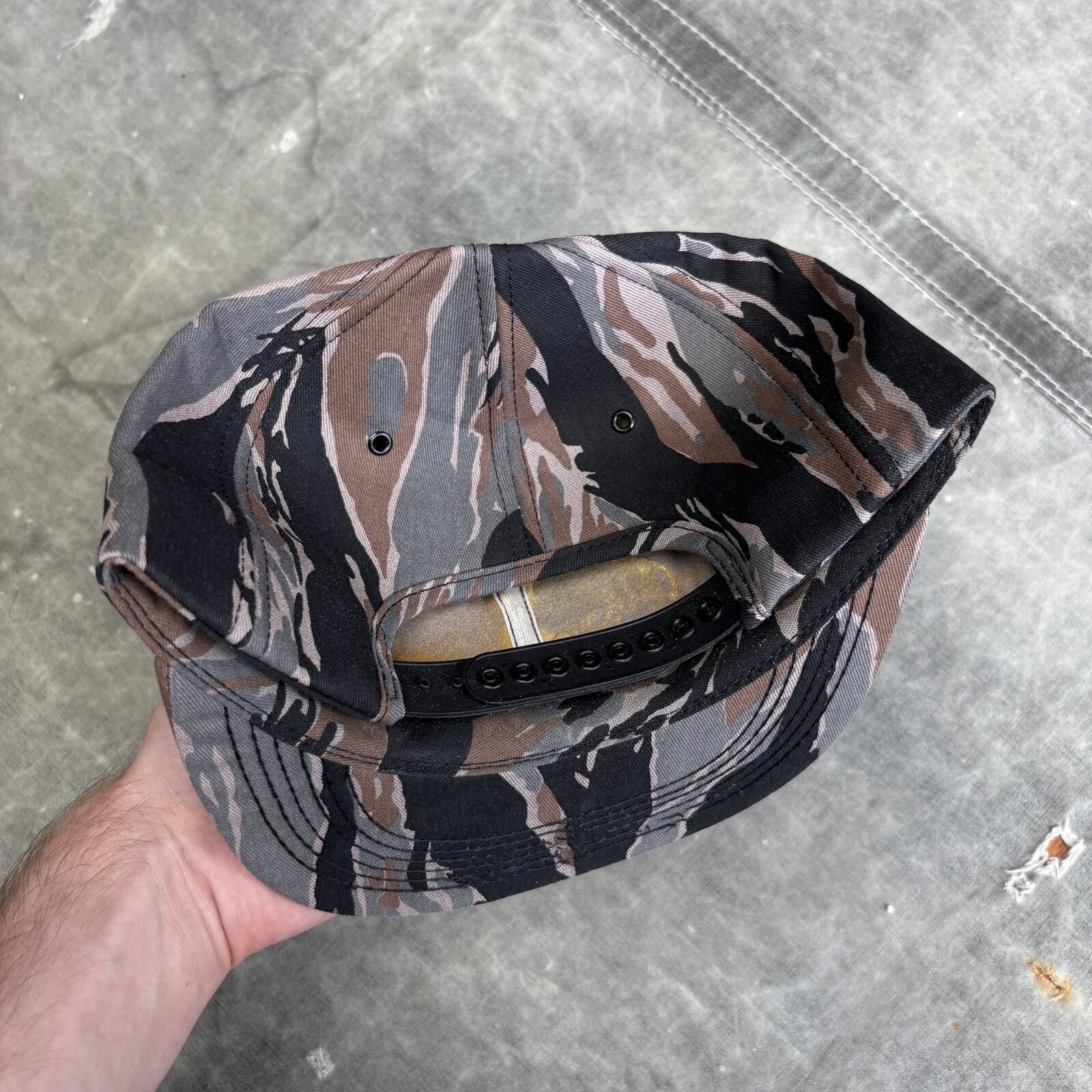 Vintage Vintage Deadstock Camo SFA Farmer’s Association Trucker Hat Size ONE SIZE - 2 Thumbnail