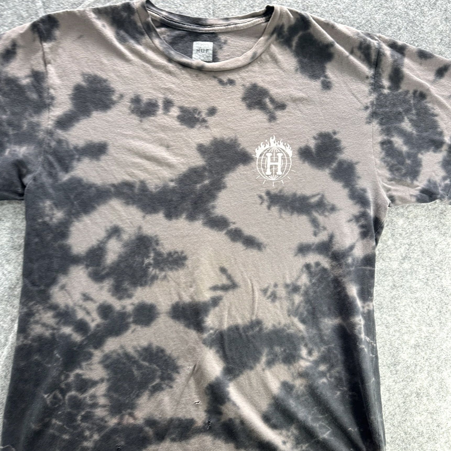 Huf HUF Thrasher Shirt Mens M Black Tie Dye Flame Logo Skate Tee Cotton Shirt Size US M / EU 48-50 / 2 - 5 Thumbnail