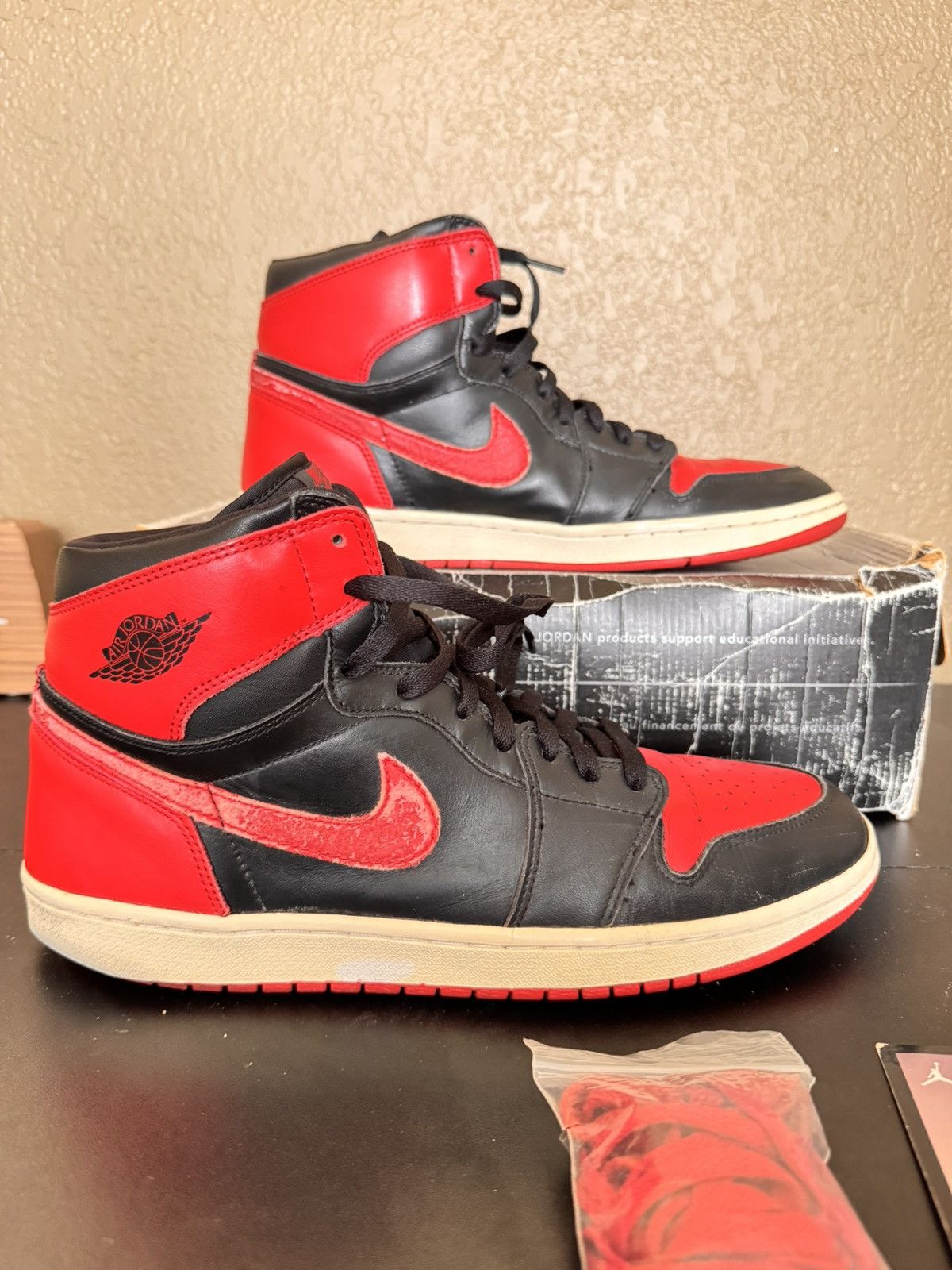 Jordan Brand 2001 Jordan 1 Retro Bred Size US 12 / EU 45 - 2 Thumbnail