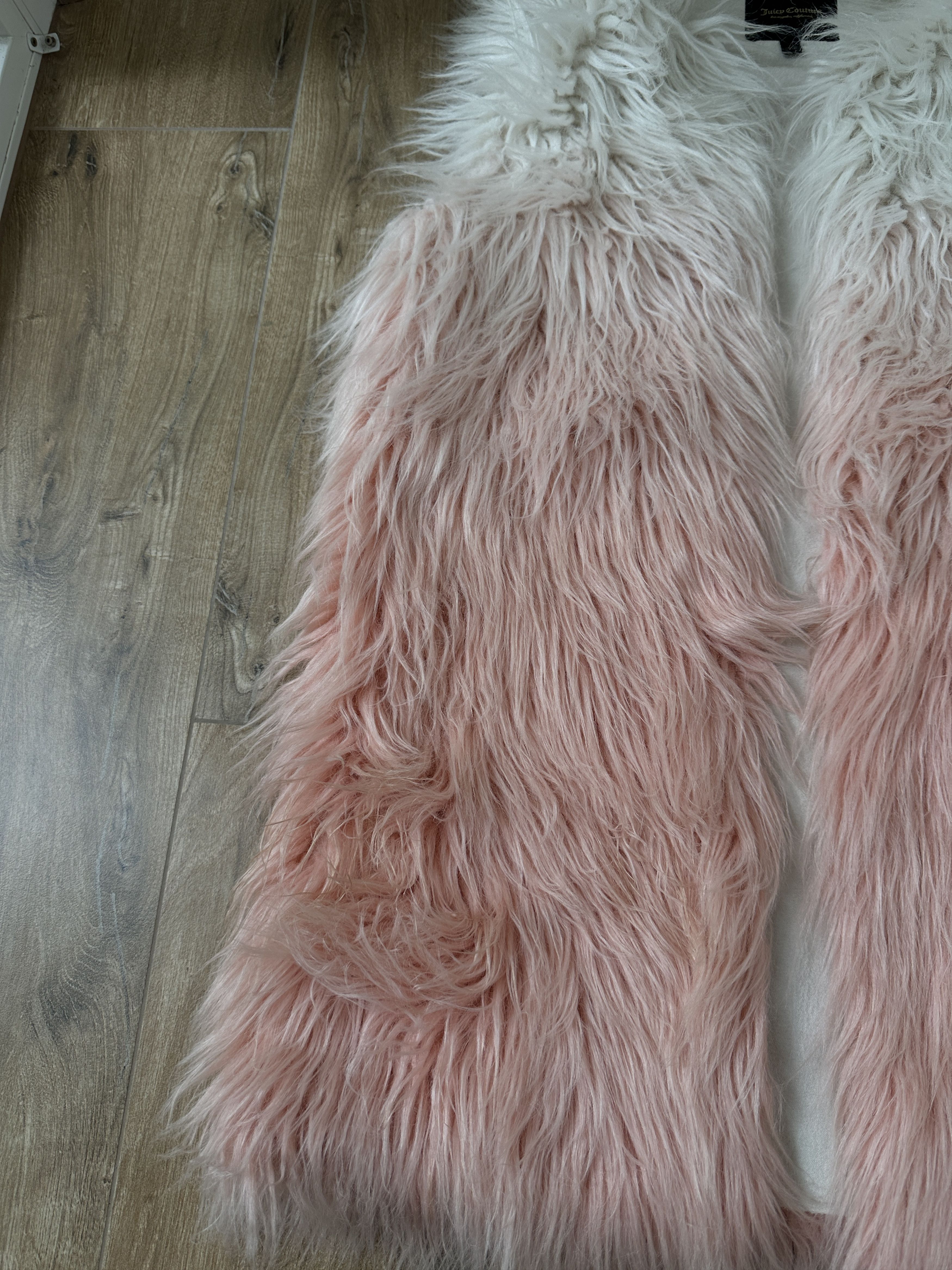 Juicy Couture Juicy Couture Women's Y2K Fur Vest Size: S Size S / US 4 / IT 40 - 3 Thumbnail