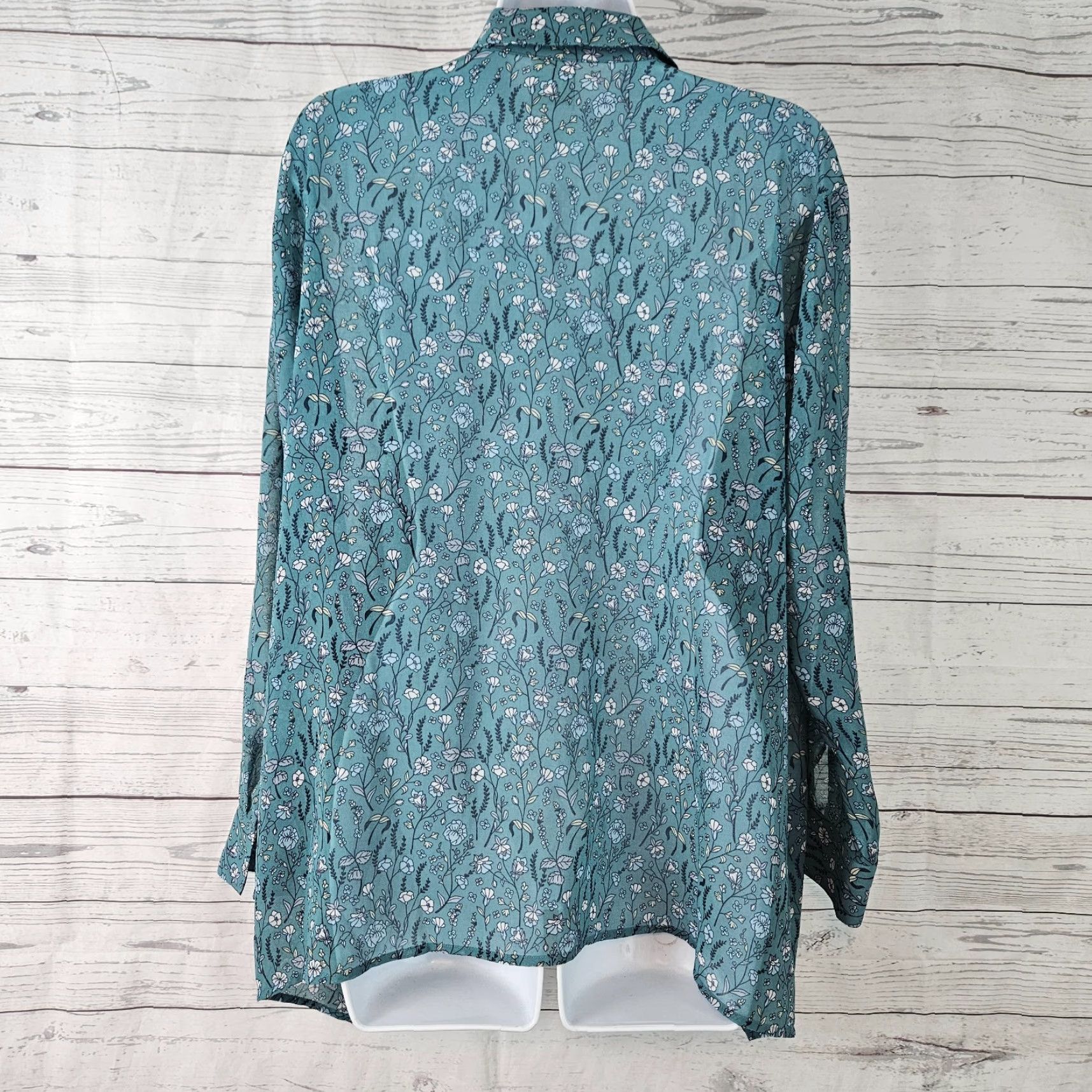 Vintage Cabi Blouse Shirt Womens Chase XS Blue Floral Long Sleeve Sheer, Collared, Regular, 22" Width, 25.5" Length, 27.5" Sleeves Size XS / US 0-2 / IT 36-38 - 3 Thumbnail