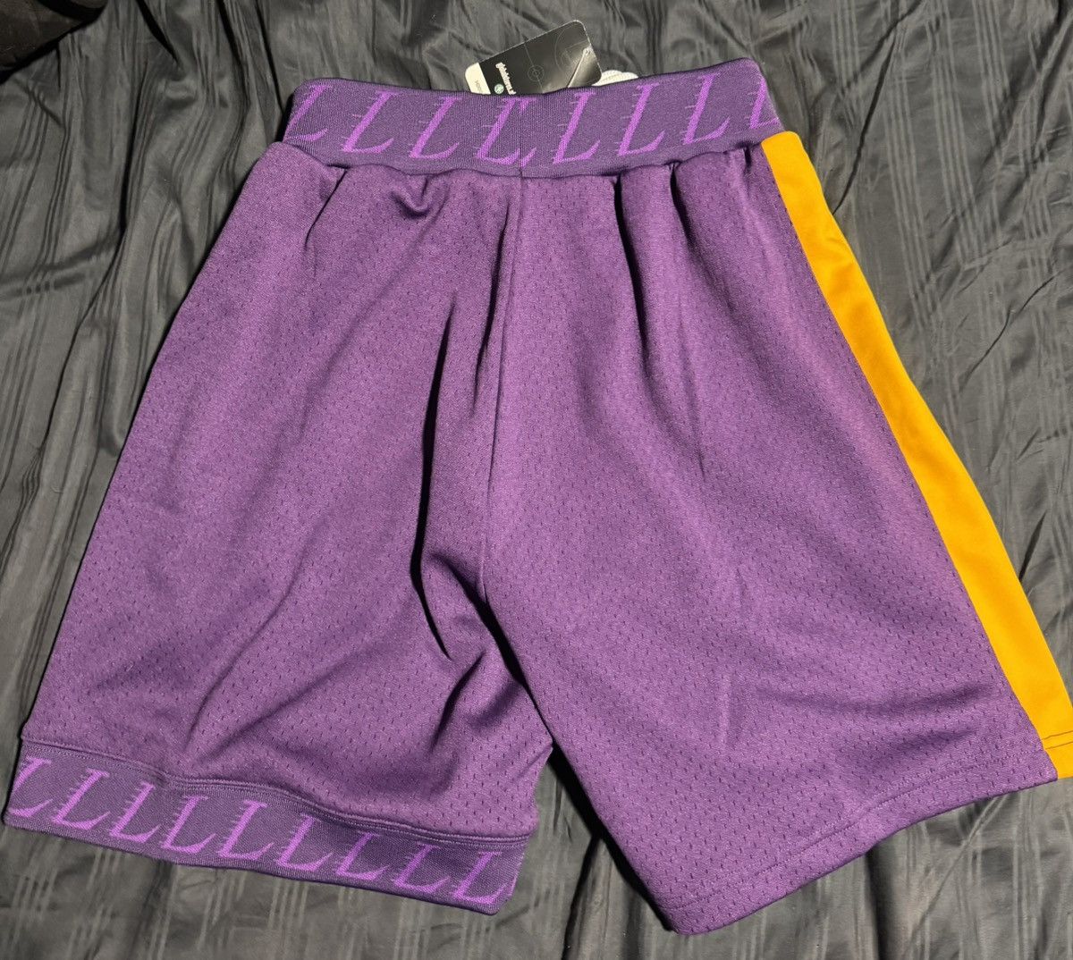 Mitchell & Ness Los Angeles Lakers Mitchell & Ness Retro Shorts Size US 31 - 4 Thumbnail