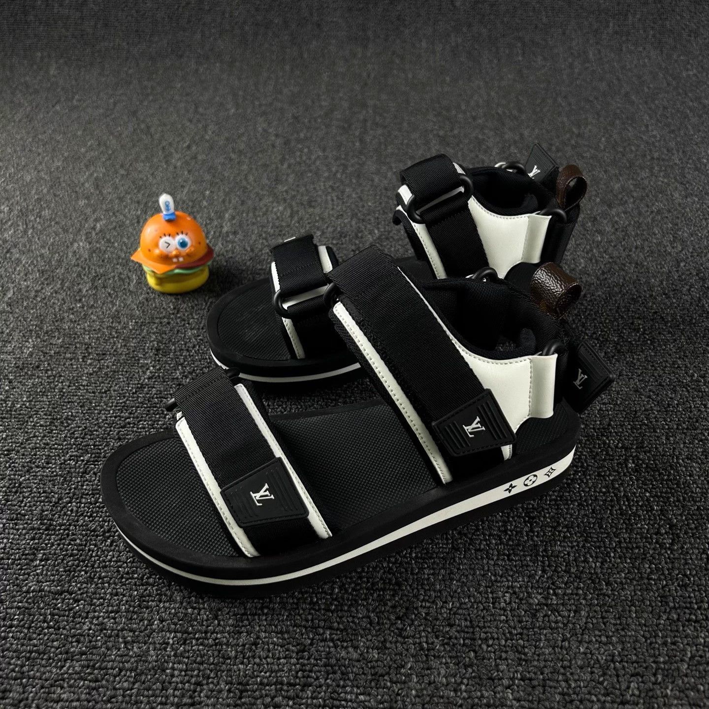 Louis Vuitton Louis Vuitton Velcro black 35 sandals Size US 4 / IT 34 - 1 Thumbnail
